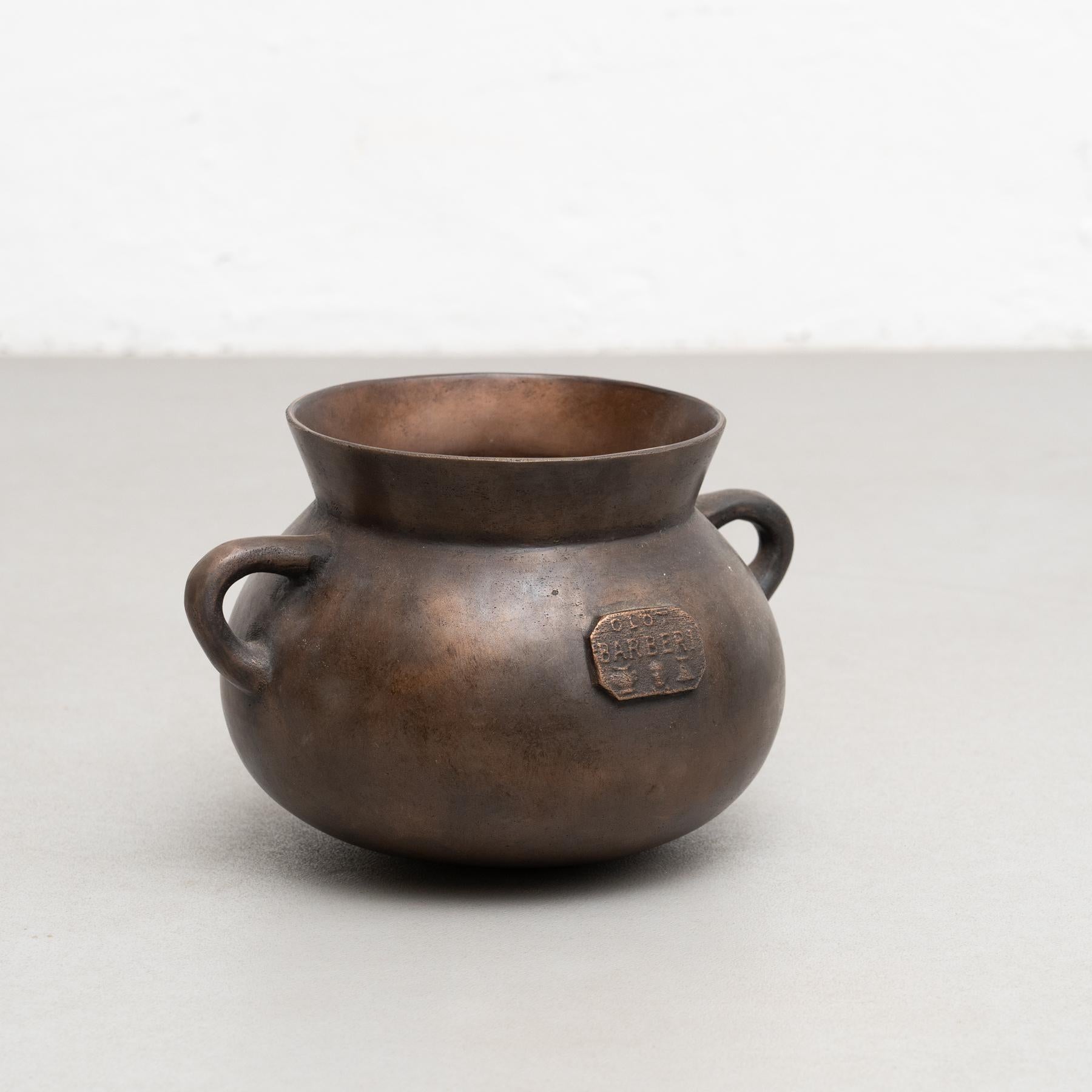 Traditional Spanish Vintage Bronze Pot, circa 1950 In Good Condition For Sale In Barcelona, Barcelona