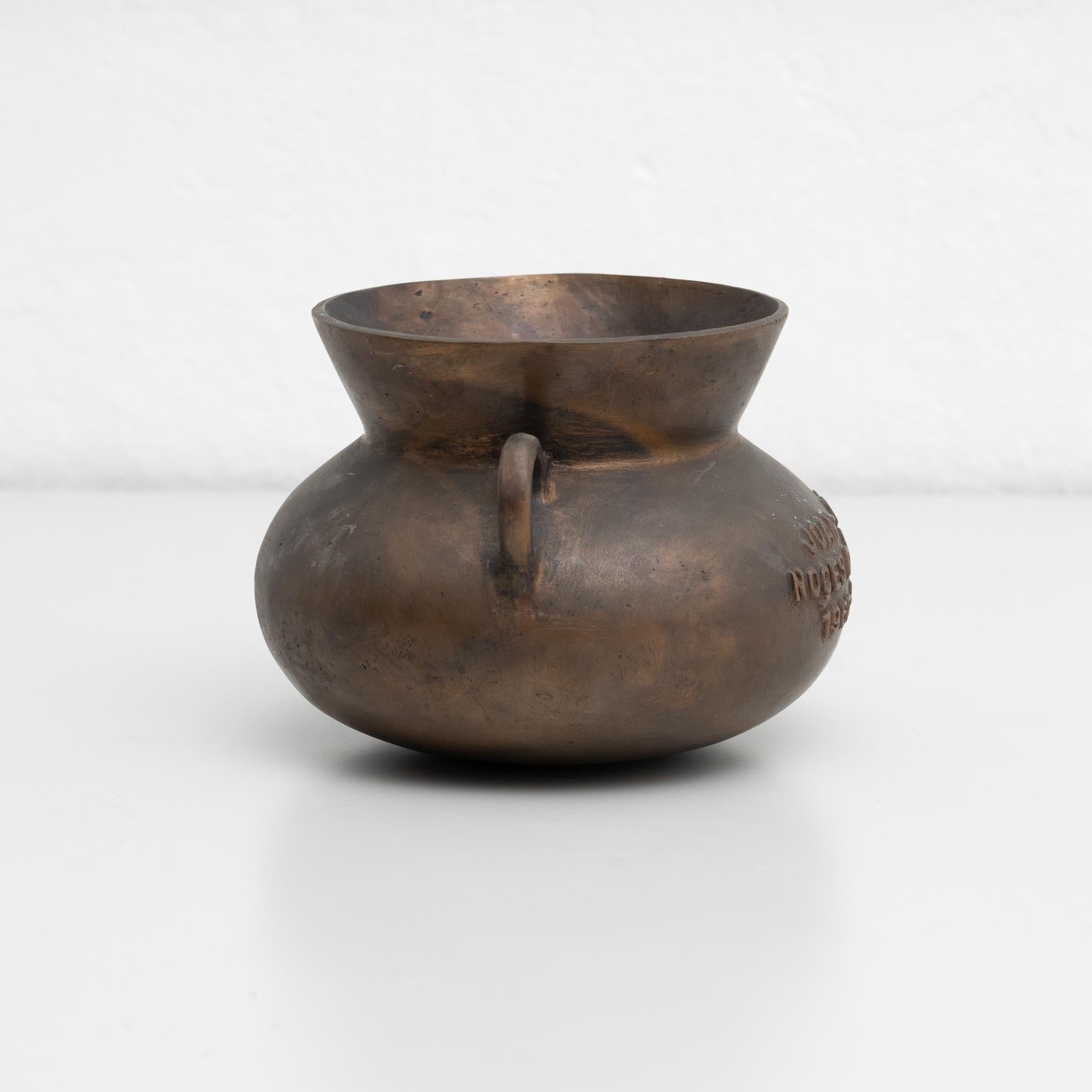 Traditional Spanish Vintage Bronze Pot, circa 1985 In Good Condition For Sale In Barcelona, Barcelona