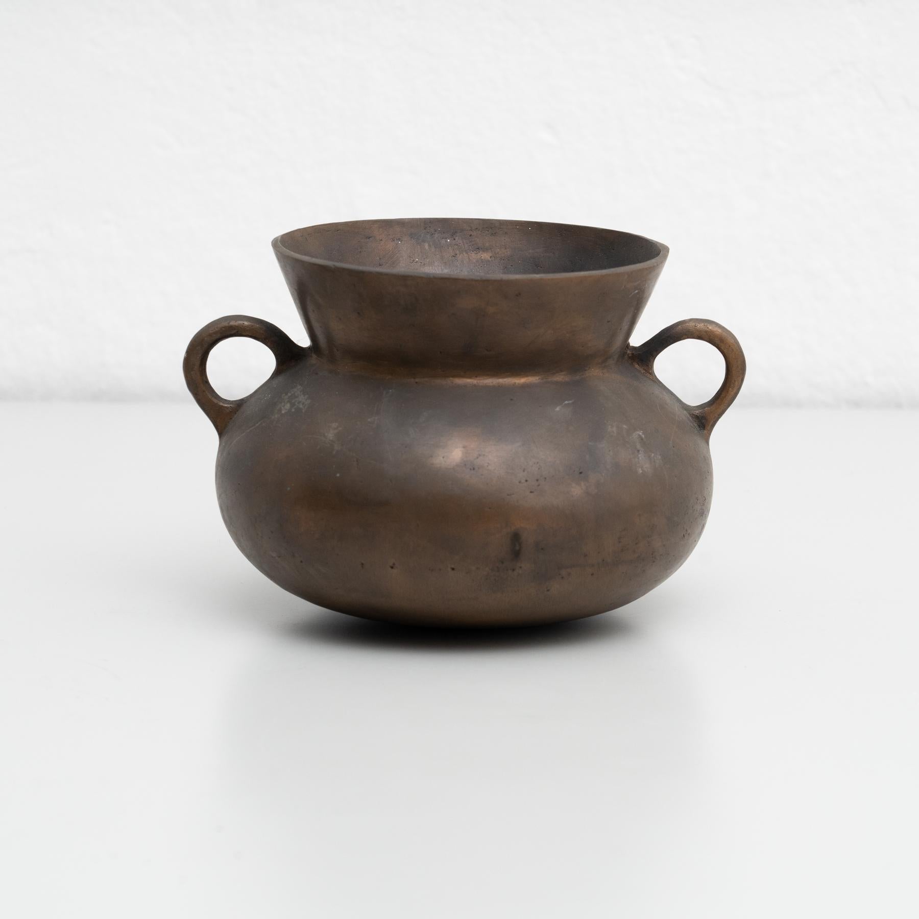 Traditional Spanish Vintage Bronze Pot, circa 1985 For Sale 1
