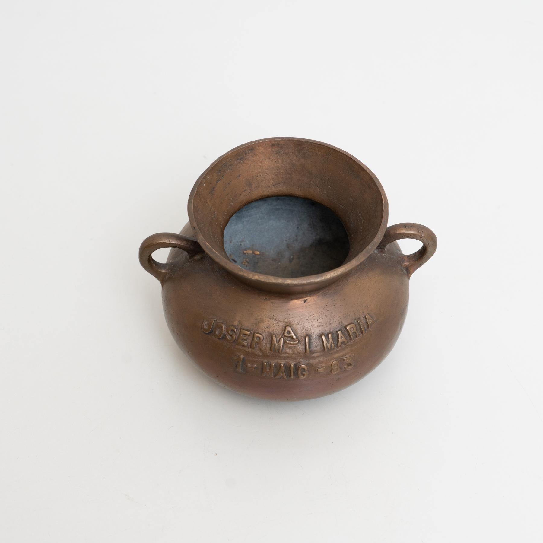 Fin du 20e siècle Pot traditionnel espagnol en bronze, signé et daté, circa 1980 en vente