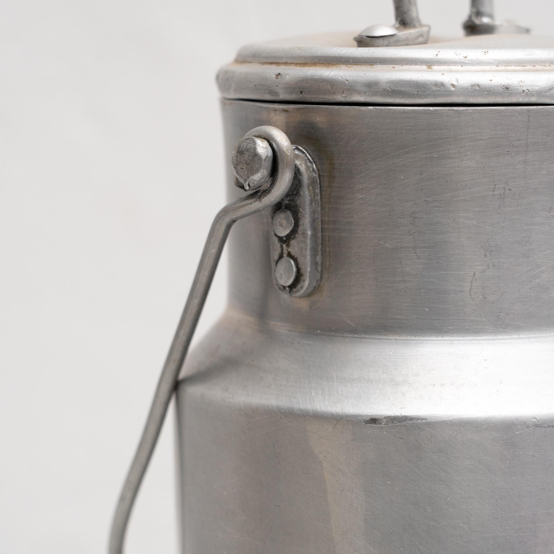 Pot à couvercle en métal traditionnel espagnol vintage, vers 1950 en vente 7