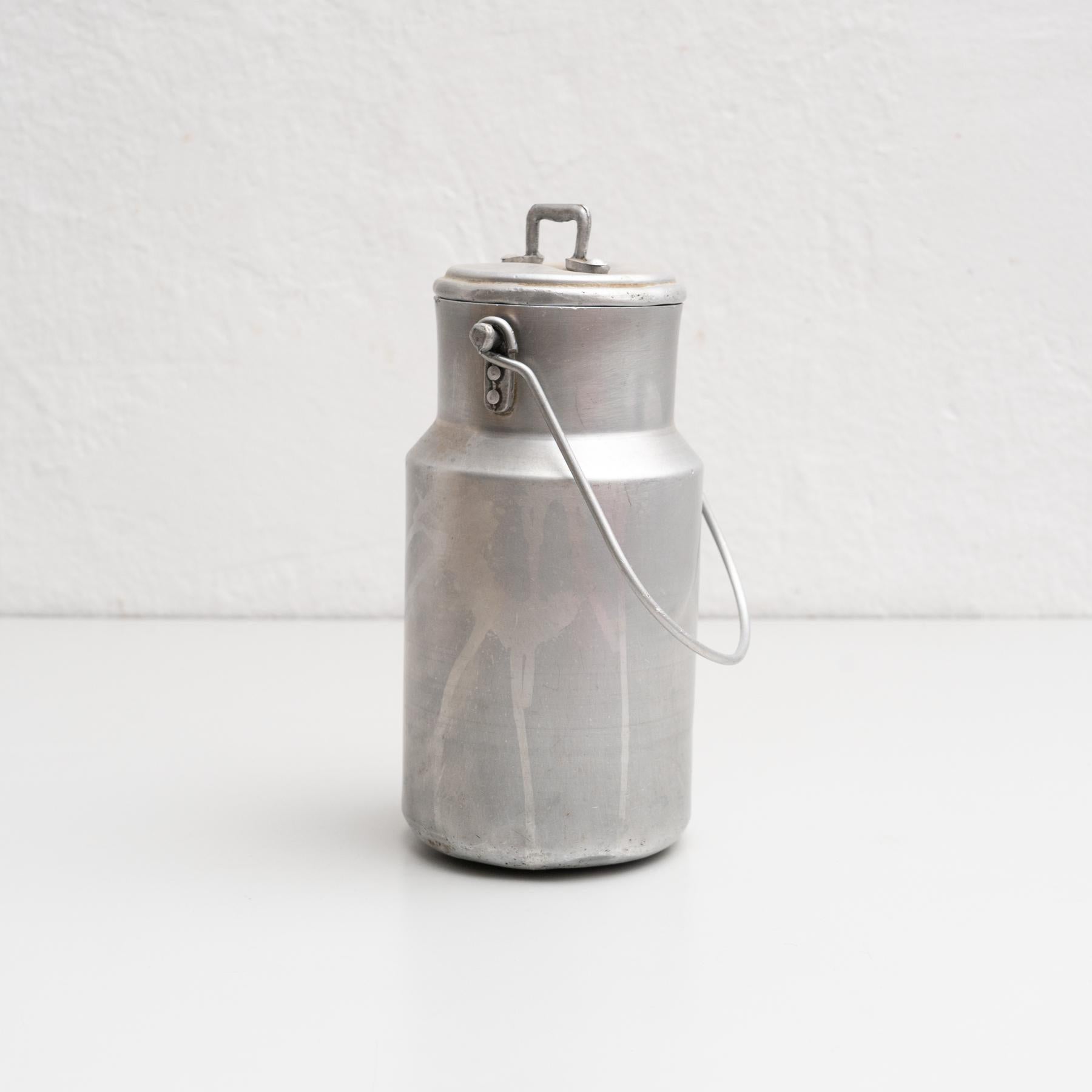 Rustique Pot à couvercle en métal traditionnel espagnol vintage, vers 1950 en vente