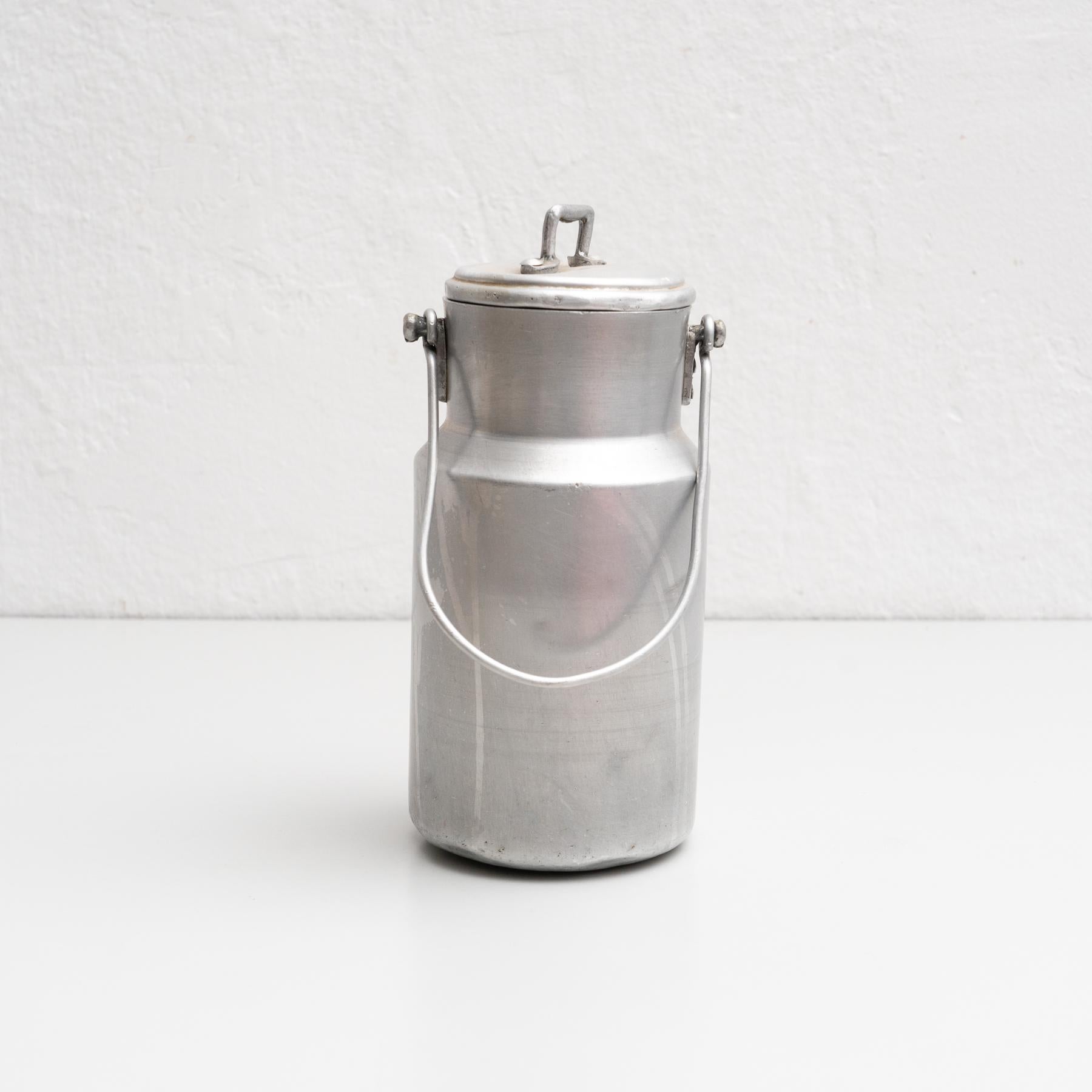 Traditional Spanish Vintage Metal Lidded Pot, circa 1950 In Good Condition For Sale In Barcelona, Barcelona