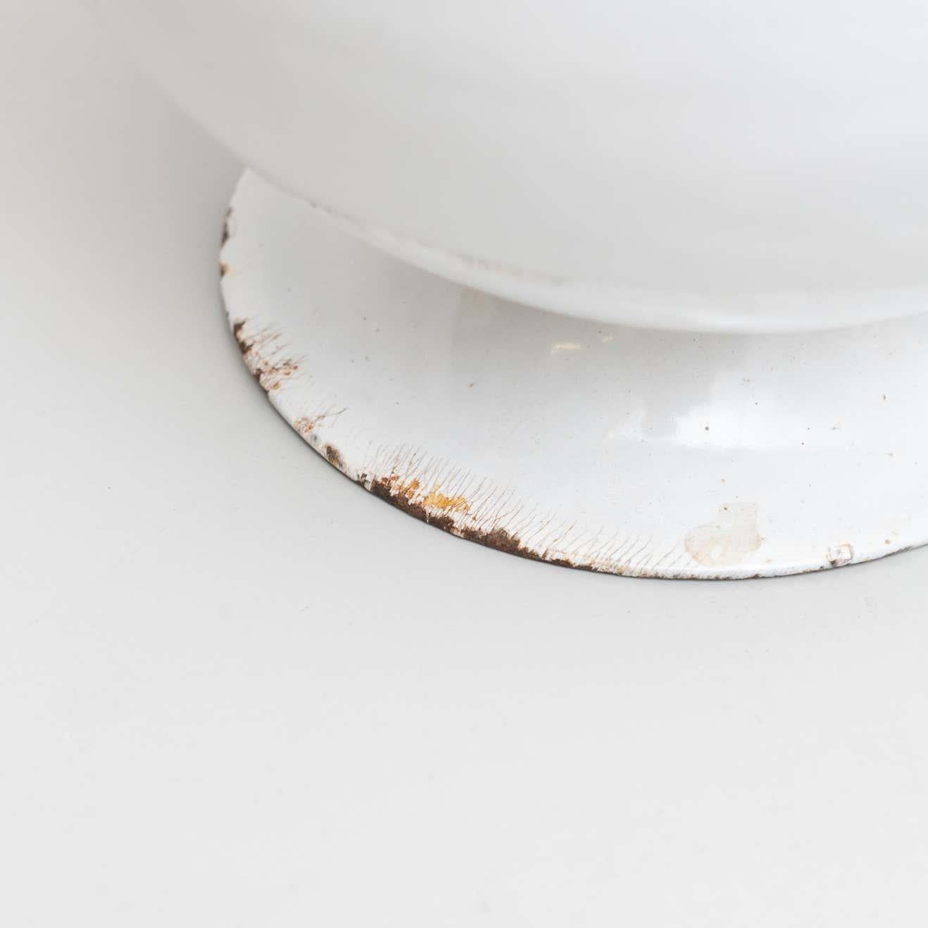 Rustique Vase traditionnel espagnol en métal vintage, circa 1950 en vente