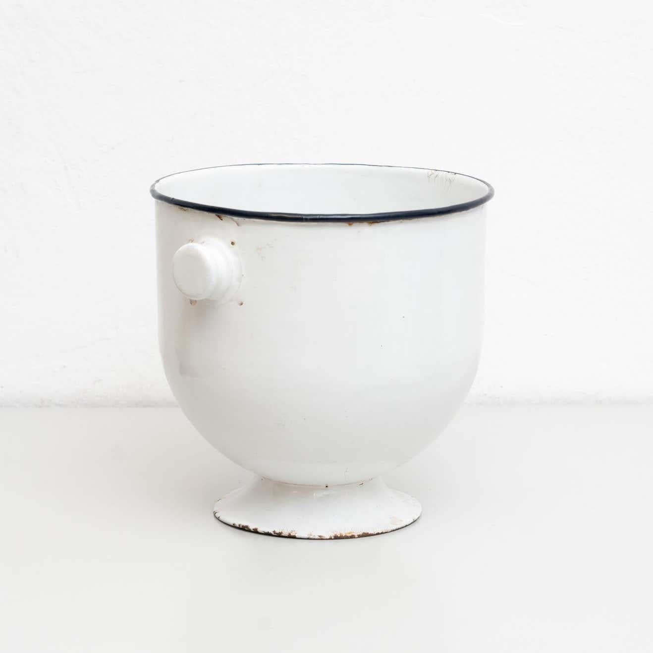 Vase traditionnel espagnol en métal vintage, circa 1950 Bon état - En vente à Barcelona, ES