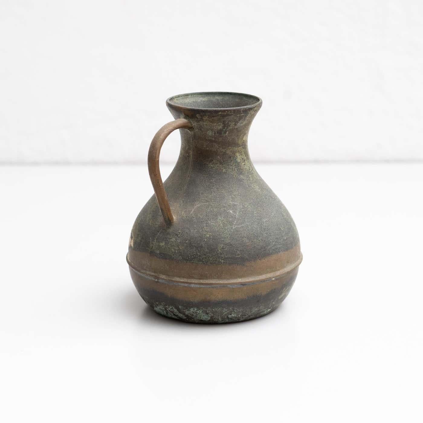 Jarrón de metal tradicional español vintage, circa 1950 en Bueno estado para la venta en Barcelona, ES