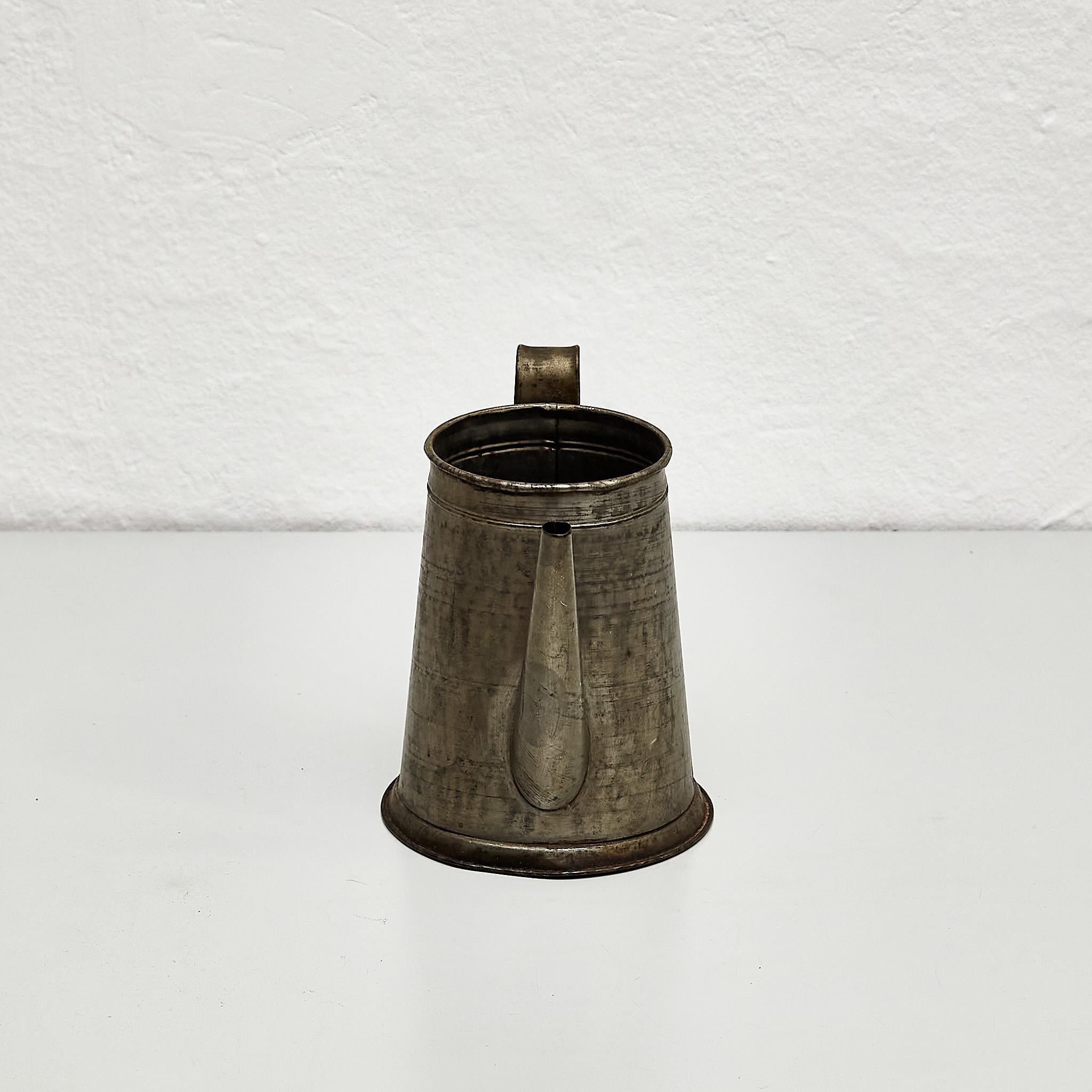Jarrón de metal tradicional español vintage, circa 1950 Metal