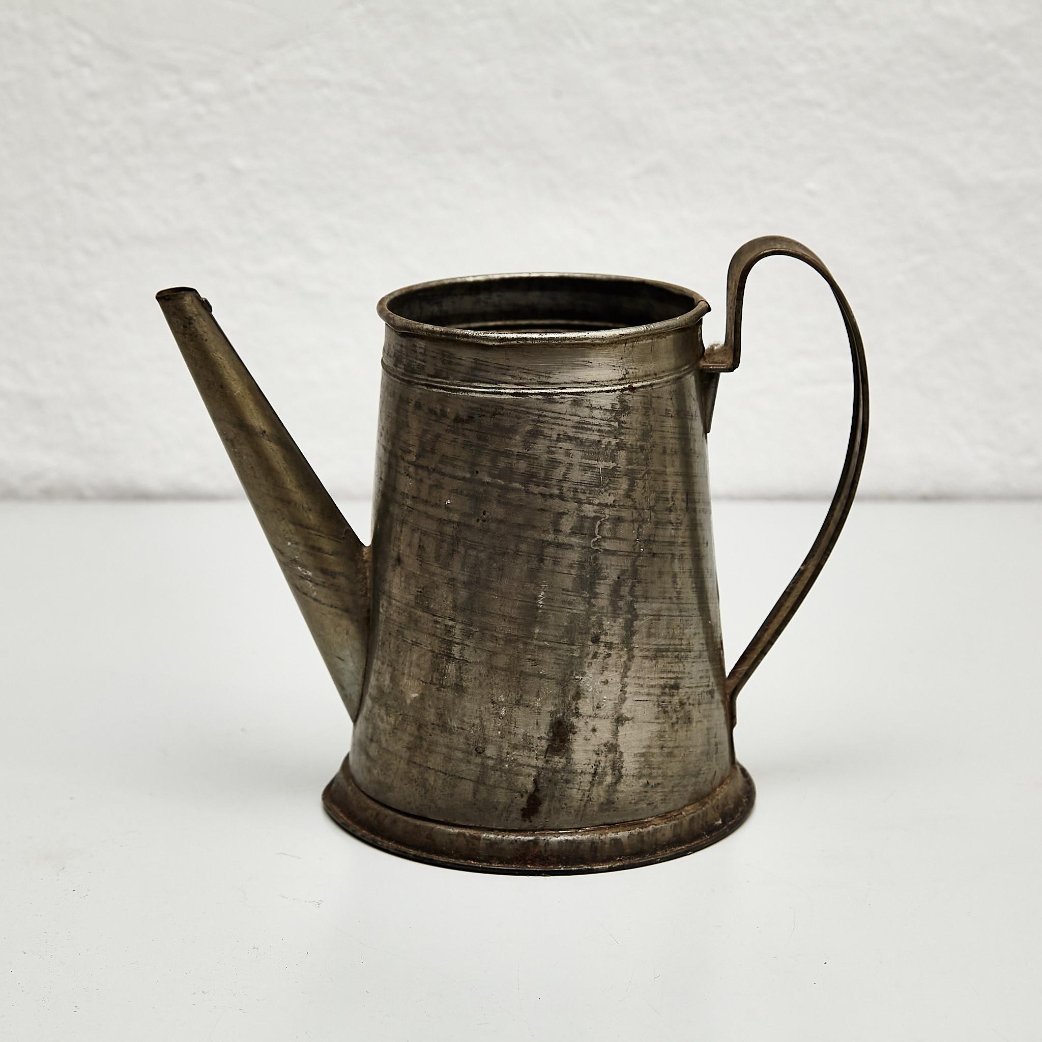 Jarrón de metal tradicional español vintage, circa 1950 1