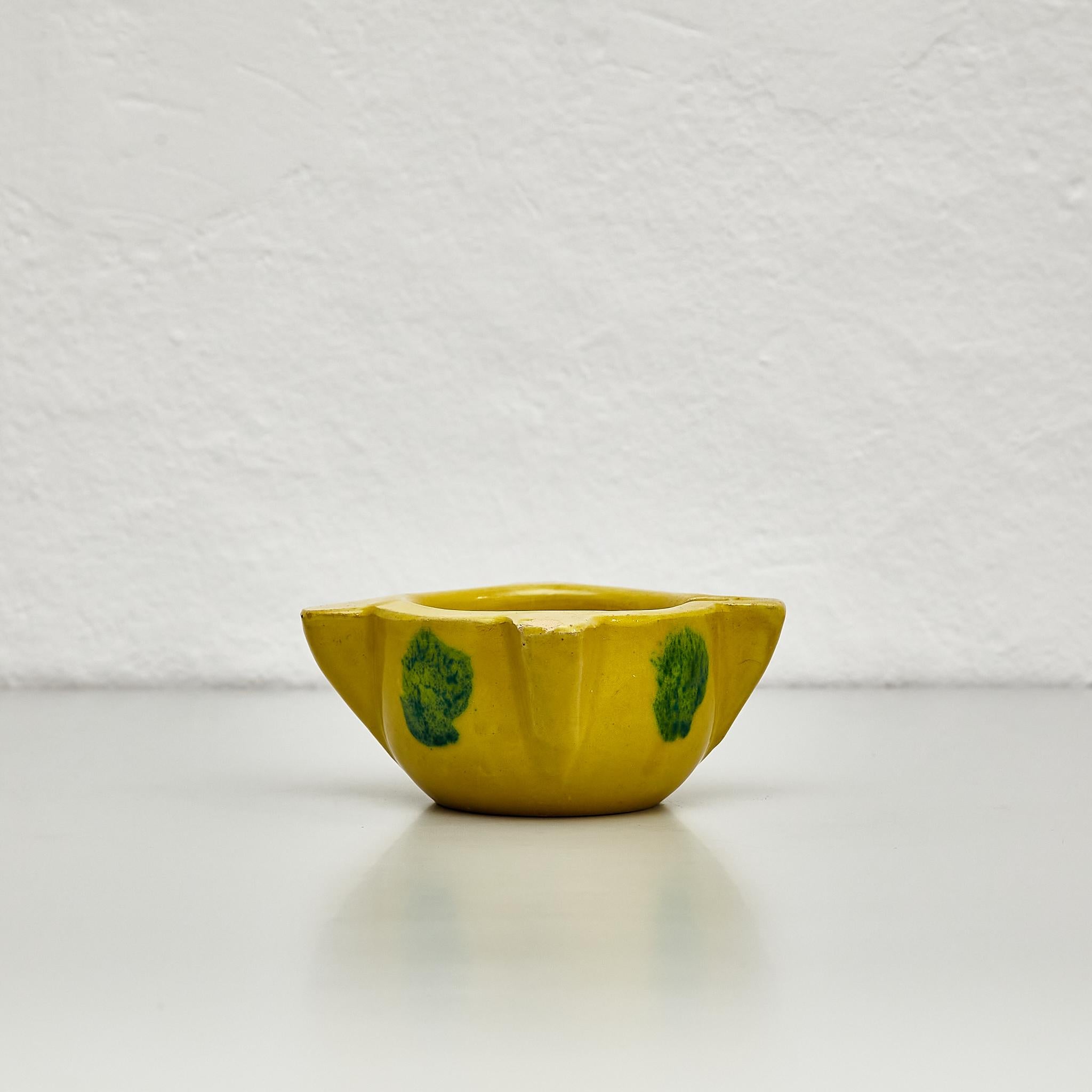 Céramique Mortier traditionnel espagnol en céramique jaune, vers 1950