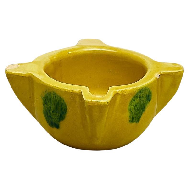 Mortier traditionnel espagnol en céramique jaune, vers 1950 en vente