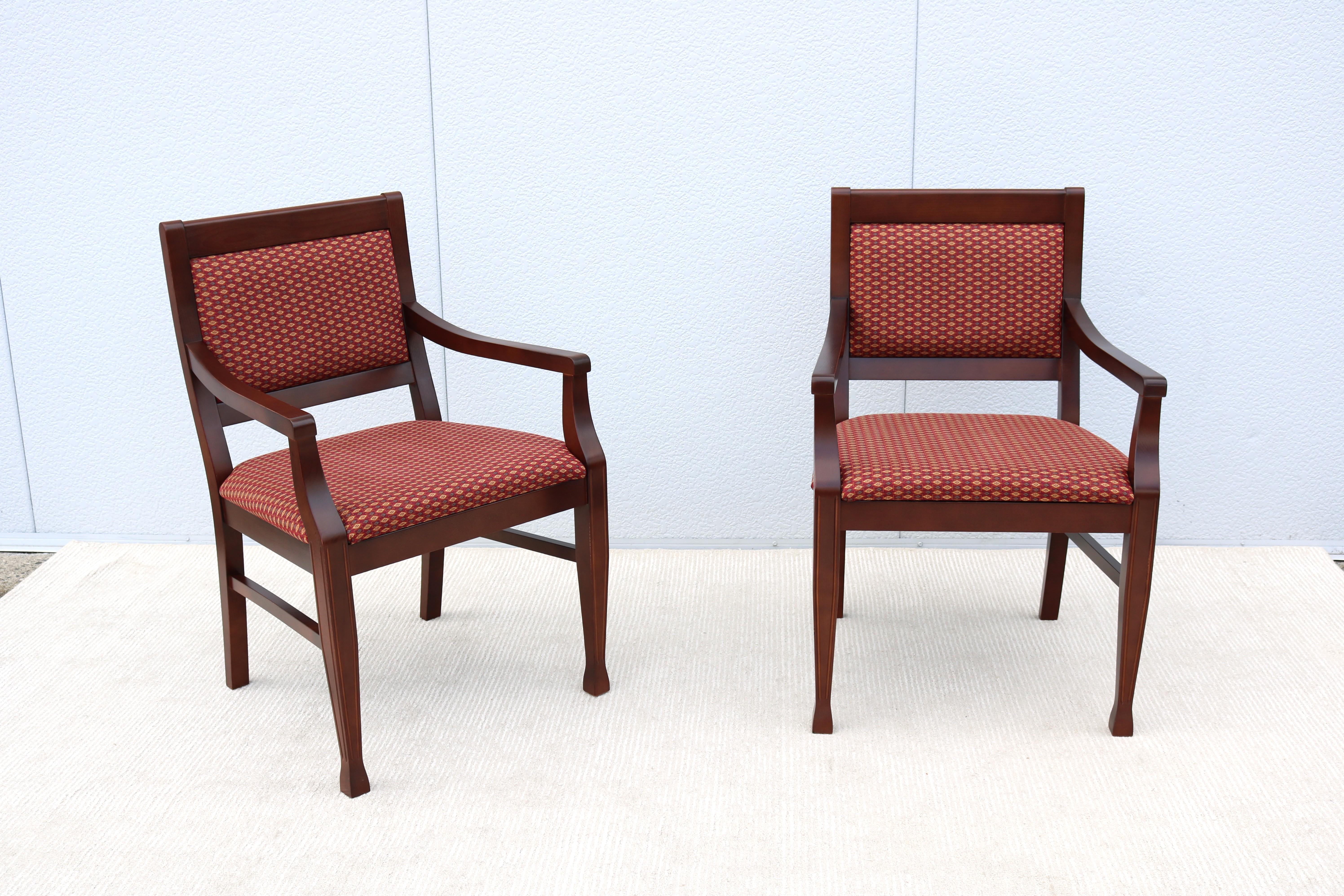 Traditionelle Steelcase Topaz Gast- oder Esszimmerstühle aus europäischem Buchenholz, ein Paar (Moderne) im Angebot