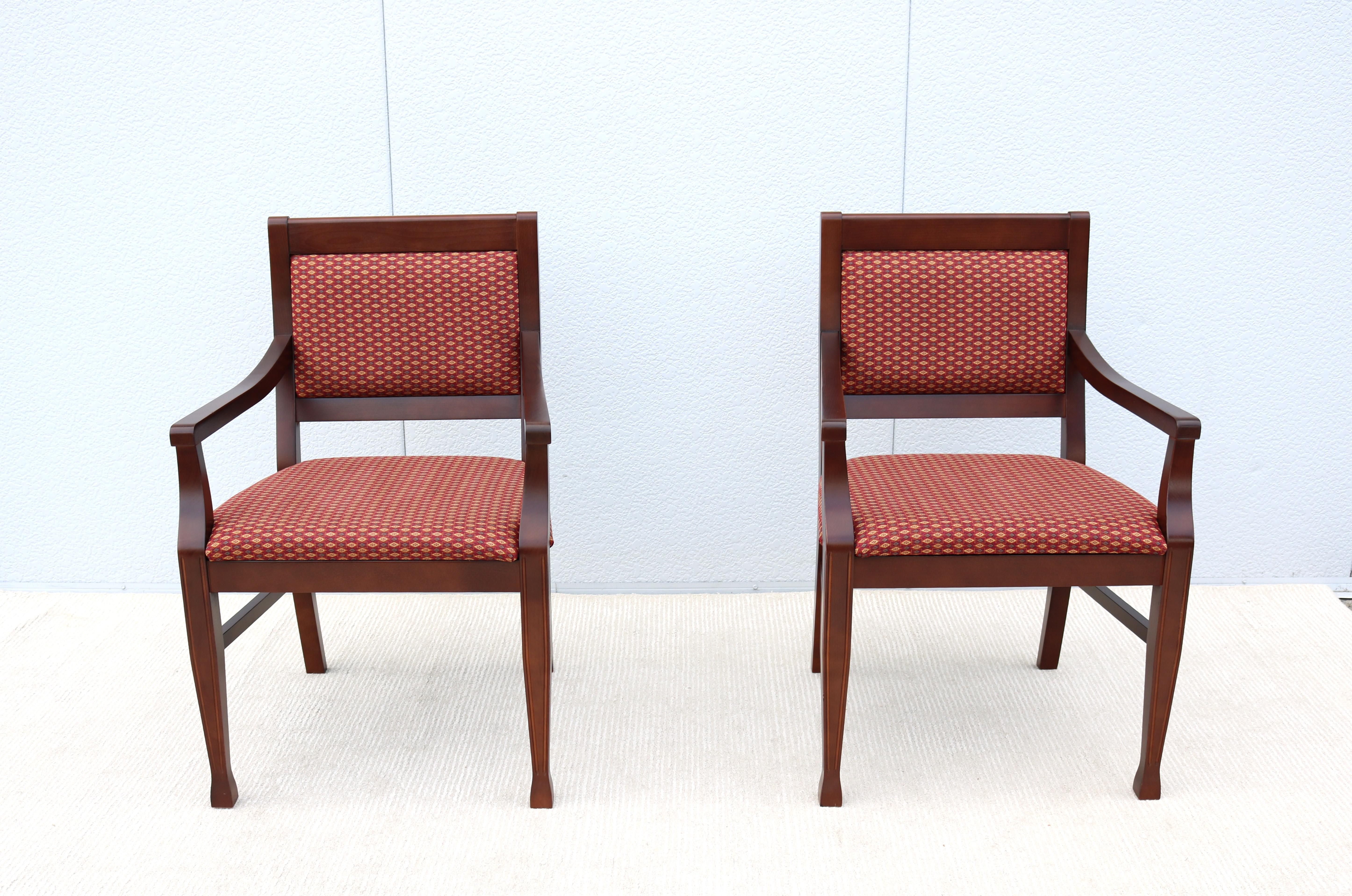Traditionelle Steelcase Topaz Gast- oder Esszimmerstühle aus europäischem Buchenholz, ein Paar (amerikanisch) im Angebot