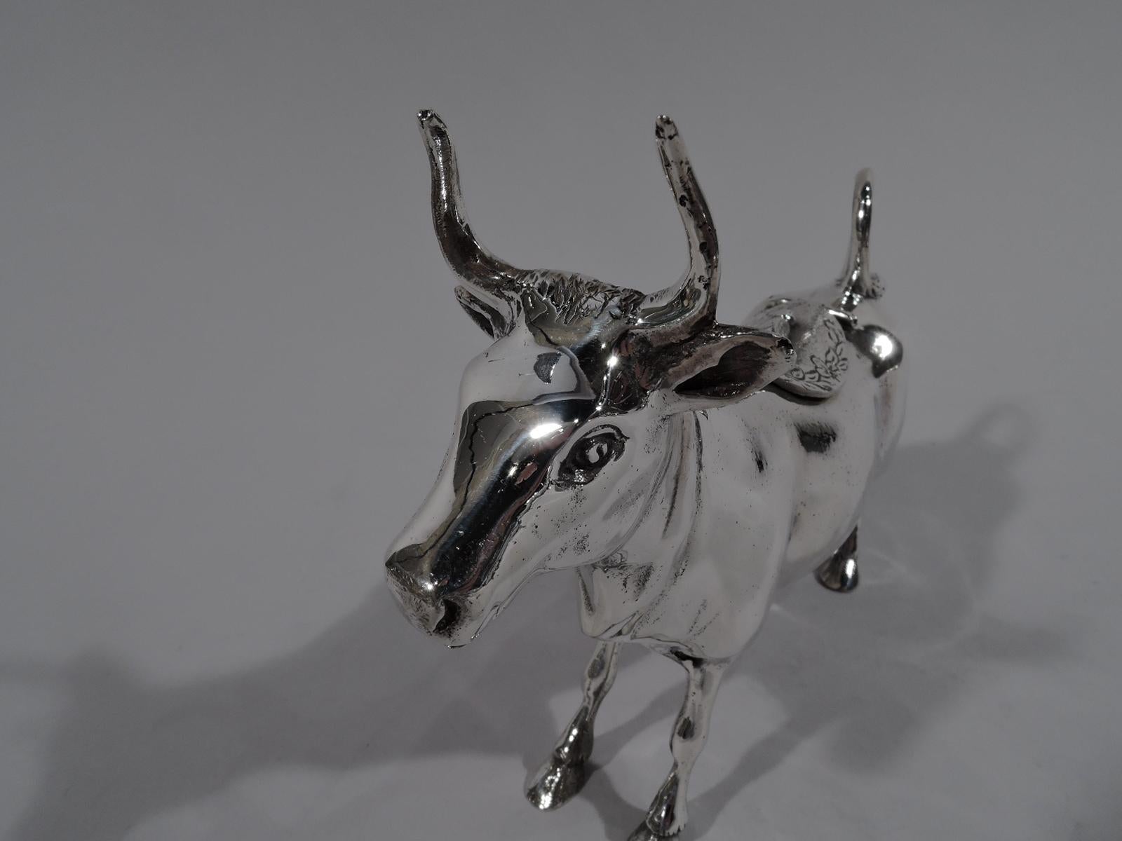 Traditional Sterling Silver Cow Creamer In Excellent Condition In New York, NY