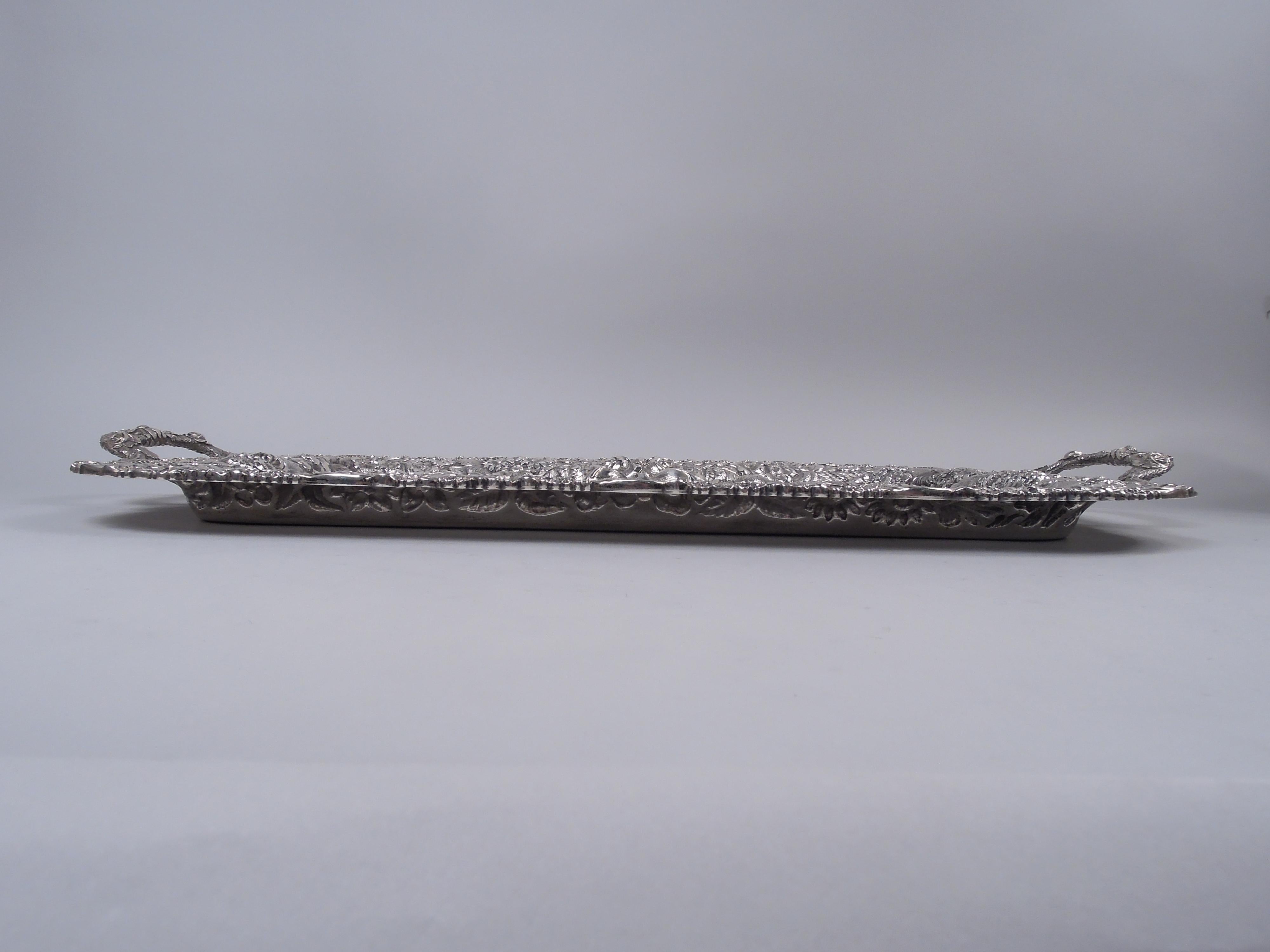 Traditionelles Stieff Baltimore-Repoussier-Sterlingsilber-Tablett, 1946 im Zustand „Gut“ im Angebot in New York, NY