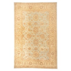 Tapis de style traditionnel vert et or avec un motif floral 6x9