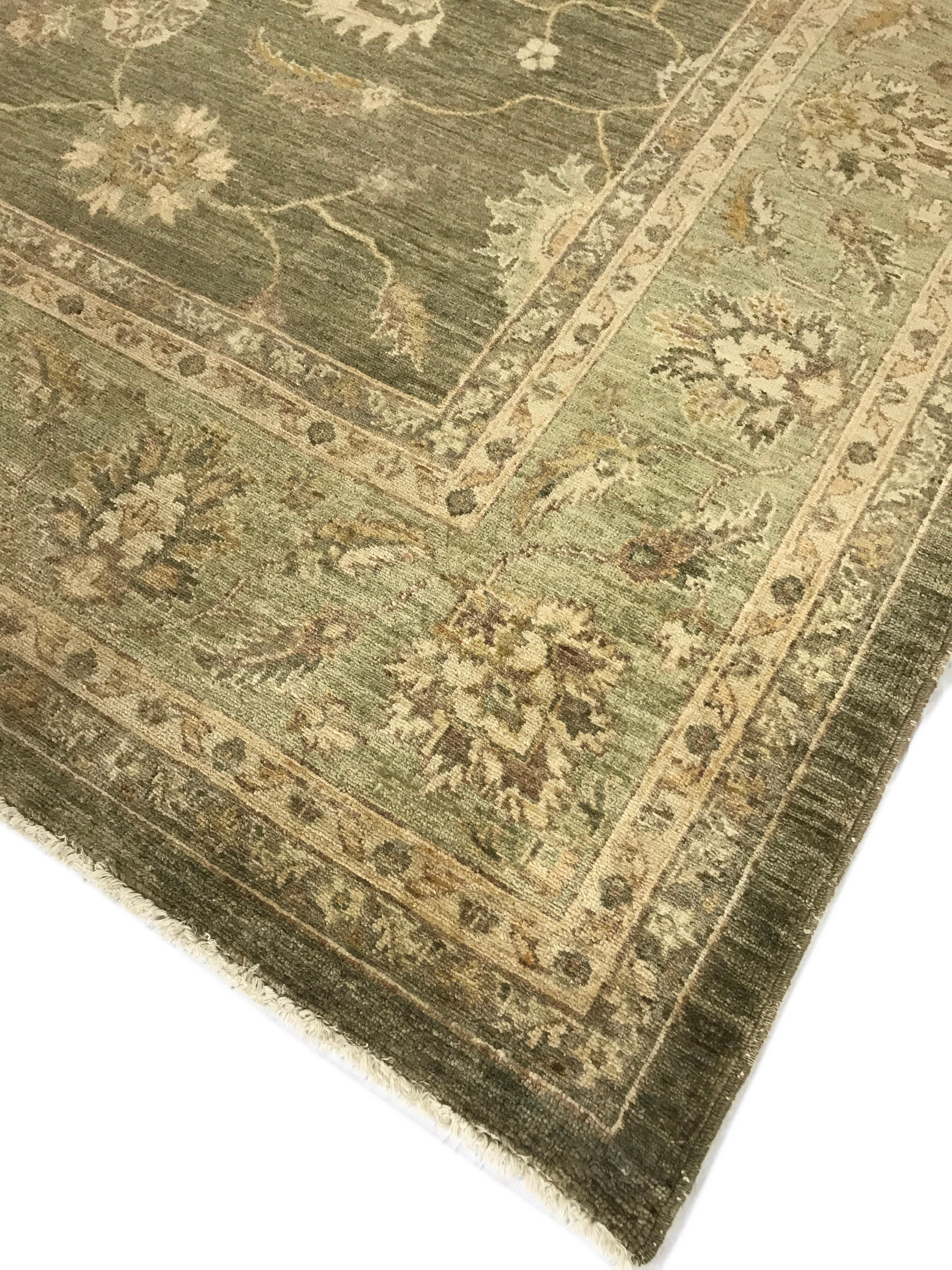 Pakistani Traditional Style Gray and Ivory Floral Wool Area Rug For Sale