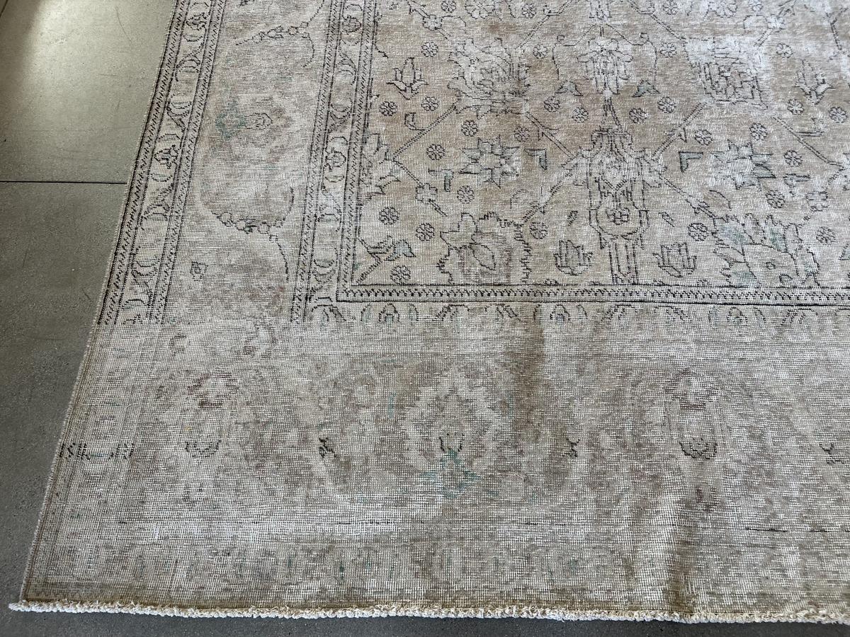 Hand-Knotted Traditional Style Vintage Look Area Rug For Sale