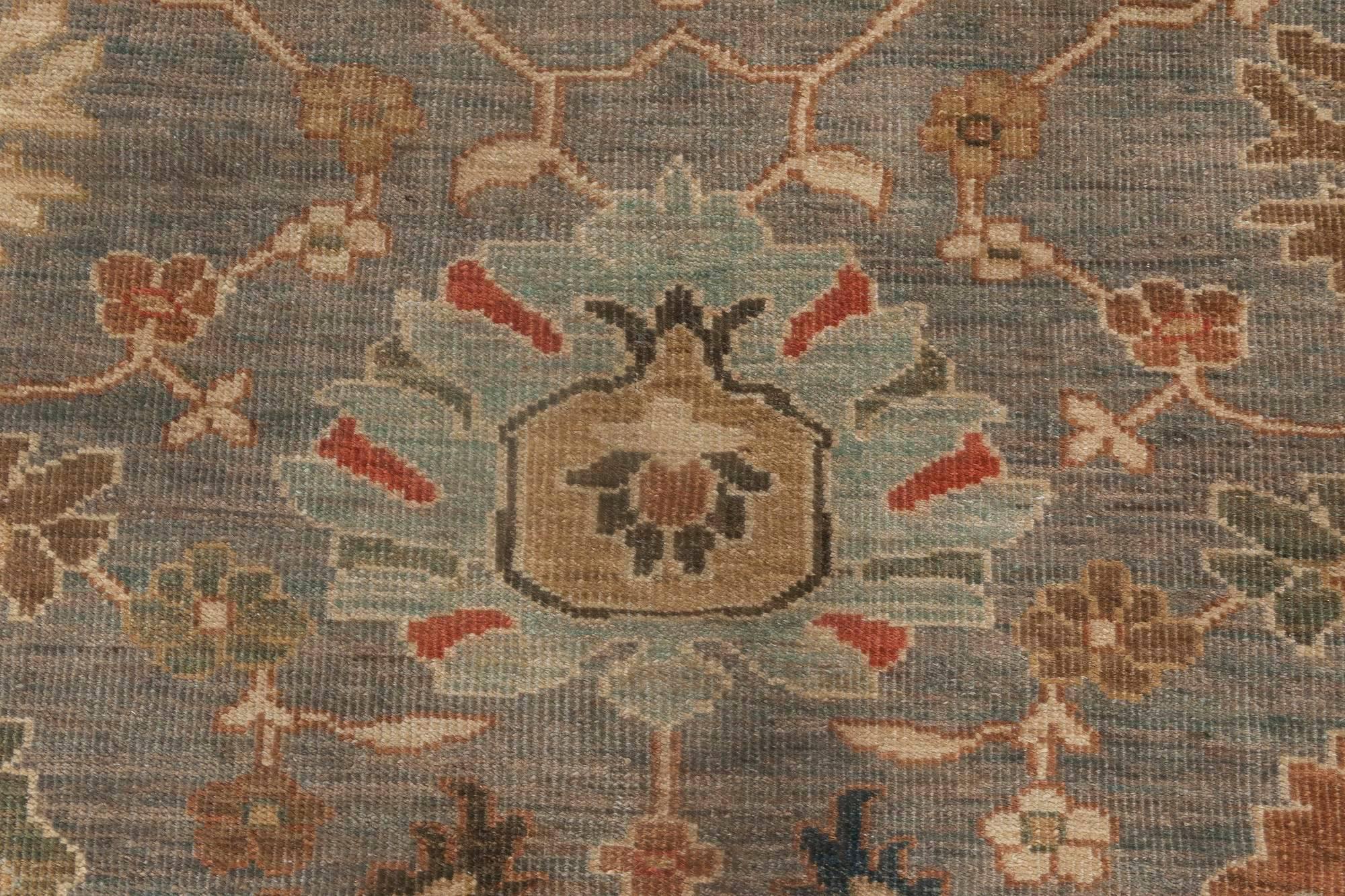 Tappeto tradizionale Sultanabad Rugs blu e grigio di Doris Leslie Blau.
Misure: 11'7