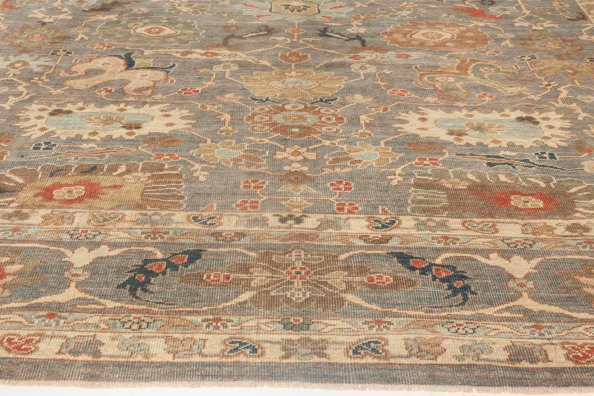 XXI secolo e contemporaneo Tappeto tradizionale Sultanabad Rugs blu e grigio di Doris Leslie Blau in vendita