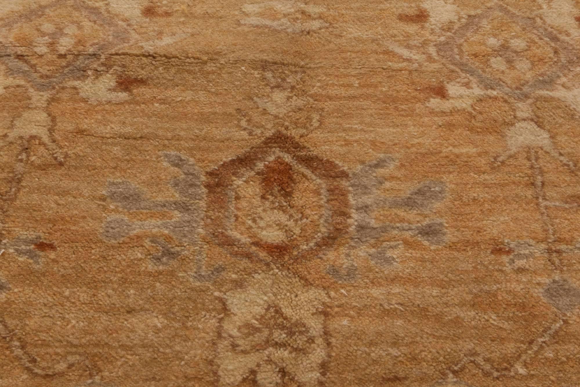Traditioneller, von Täbris inspirierter, beigefarbener „Fragment“-Teppich von Doris Leslie Blau (Tabriz) im Angebot