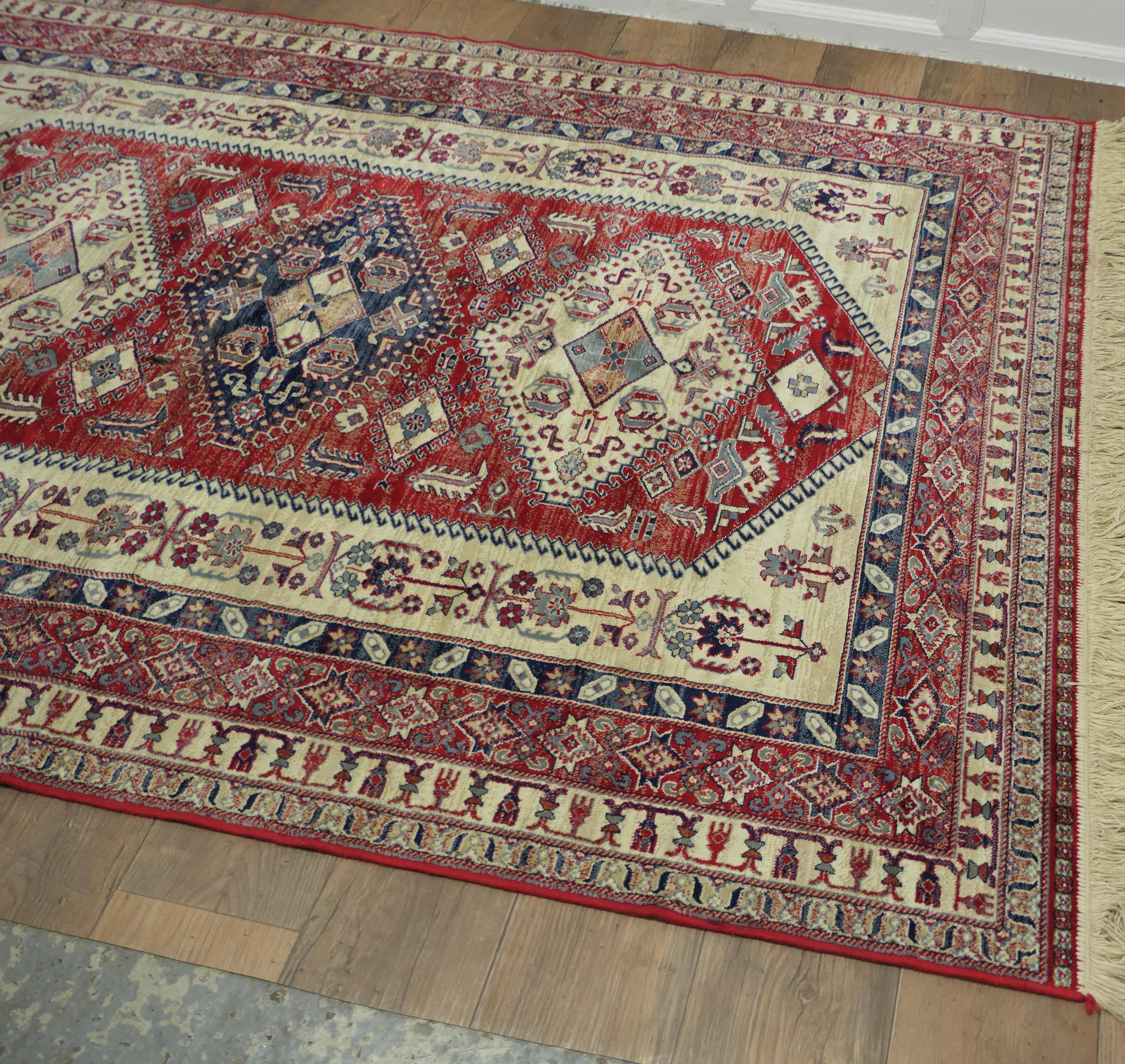 Traditional Tree of Life Silk and Wool Turkish Rug Very Soft and Luxurious In Good Condition For Sale In Chillerton, Isle of Wight