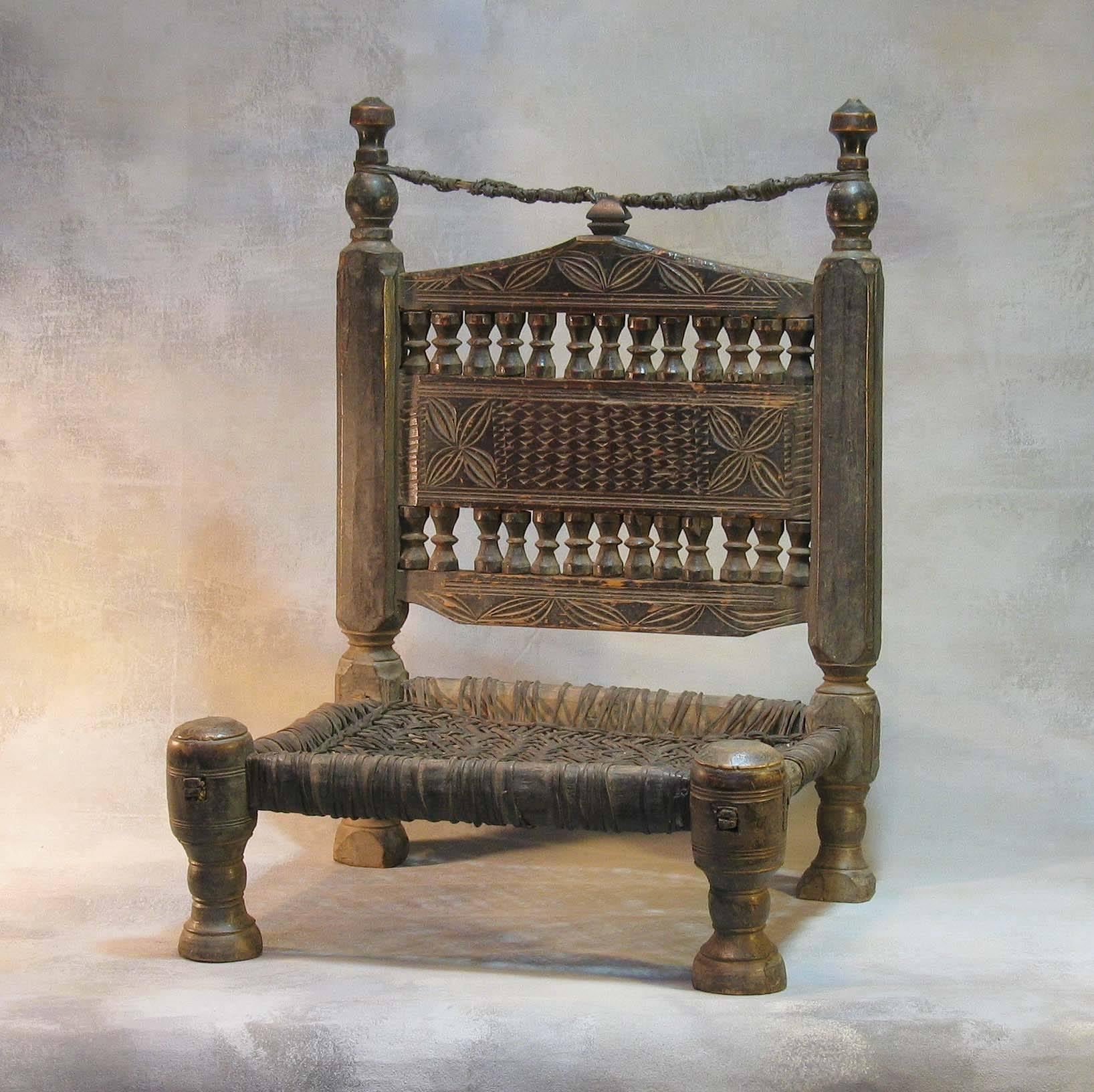 Chaise tribale traditionnelle de la vallée de la Swat, Pakistan du Nord, XIXe siècle en vente 6