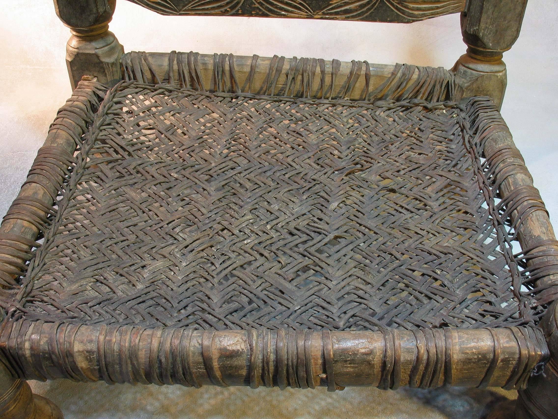 Chaise tribale traditionnelle de la vallée de la Swat, Pakistan du Nord, XIXe siècle en vente 7