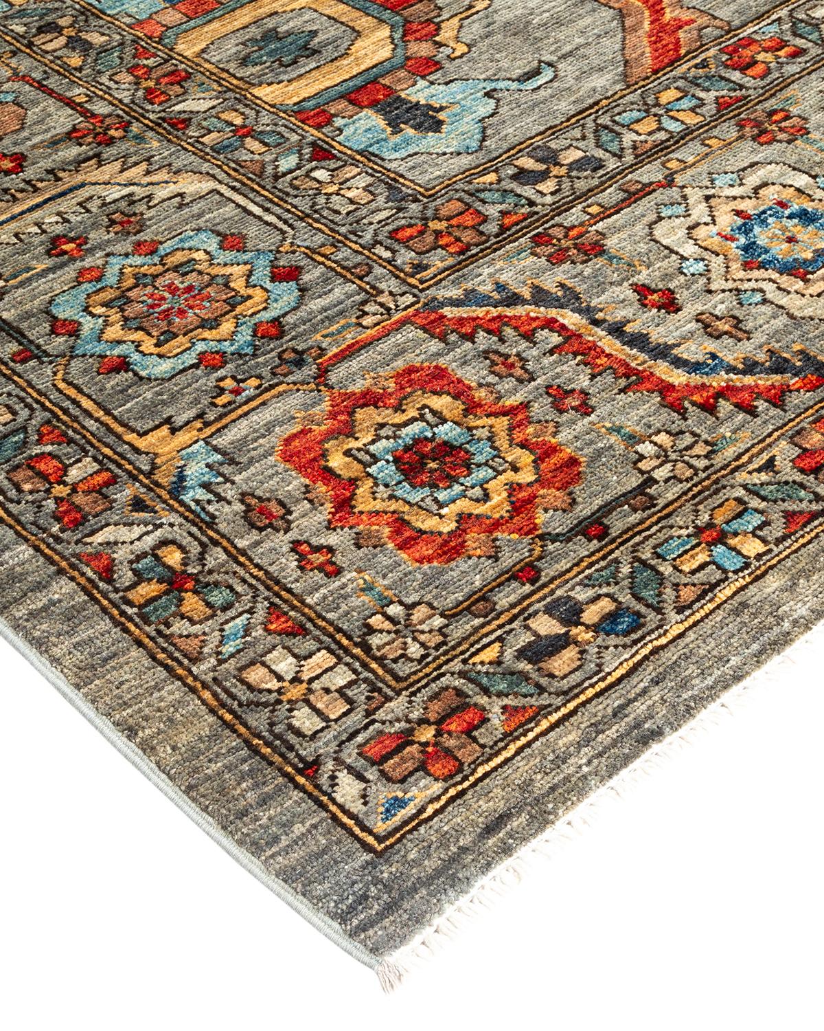 La ricca tradizione tessile dell'Africa occidentale ha ispirato la collezione Tribal di tappeti annodati a mano. Incorporando una serie di motivi geometrici, in palette che vanno dalla terra alla vivacità, questi tappeti danno un senso di energia e