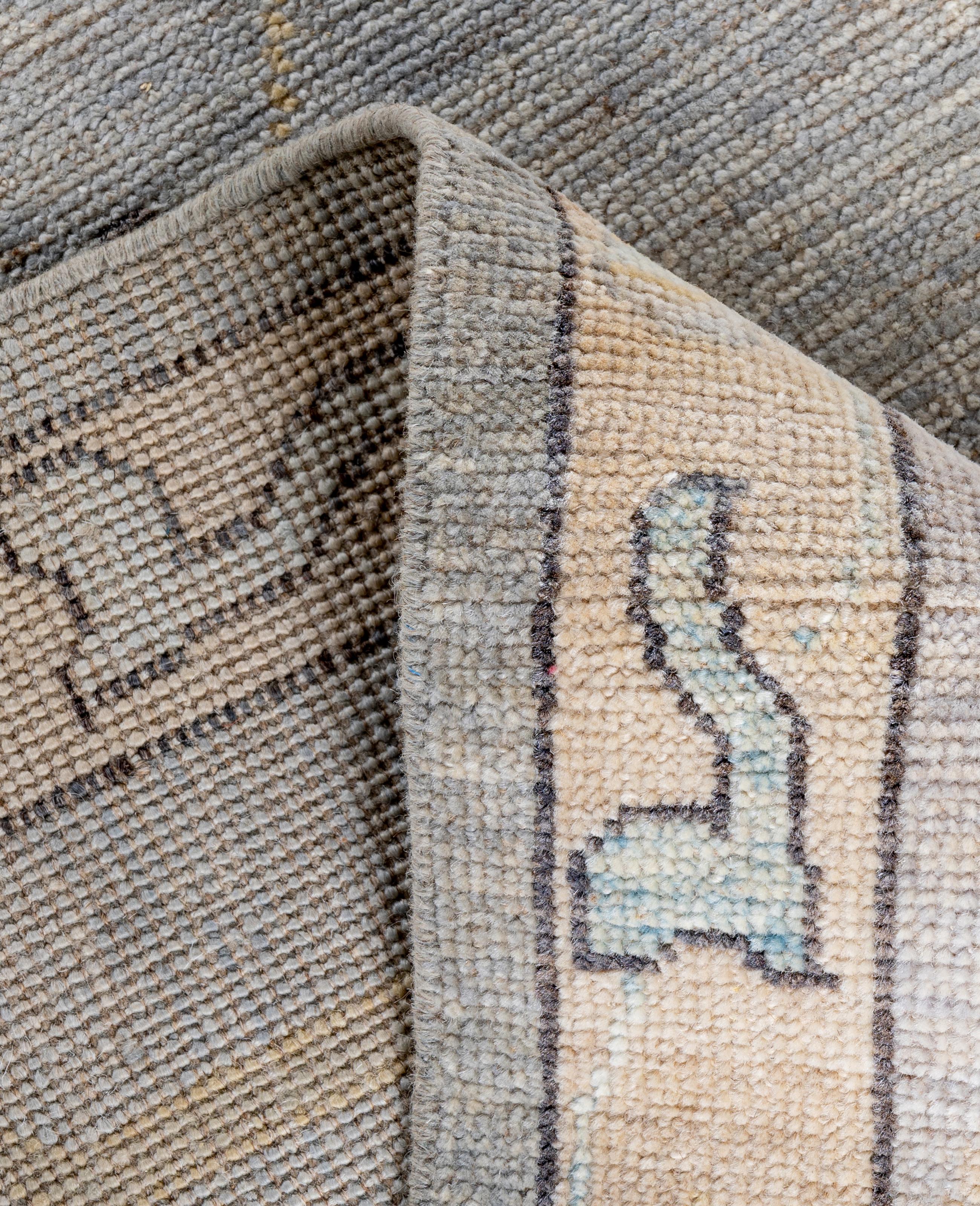 Traditioneller handgeknüpfter Oushak-Wollteppich in Hellgrau, Stammeskunst, 10' 0