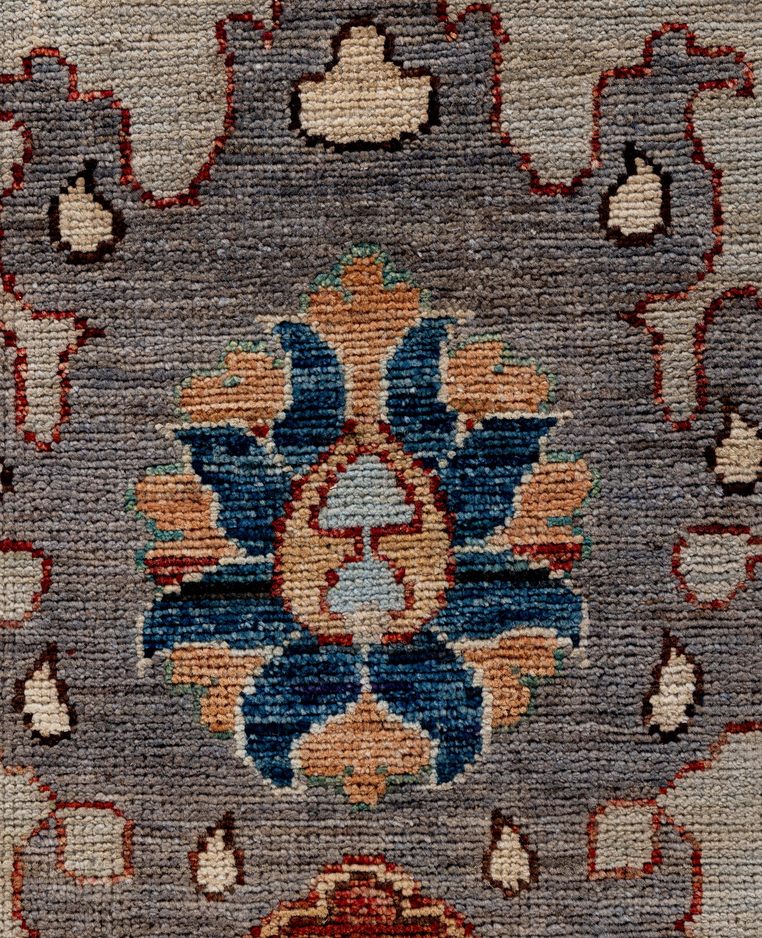 Traditioneller handgeknüpfter Oushak-Wollteppich in Hellgrau, Stammeskunst, 8' 1