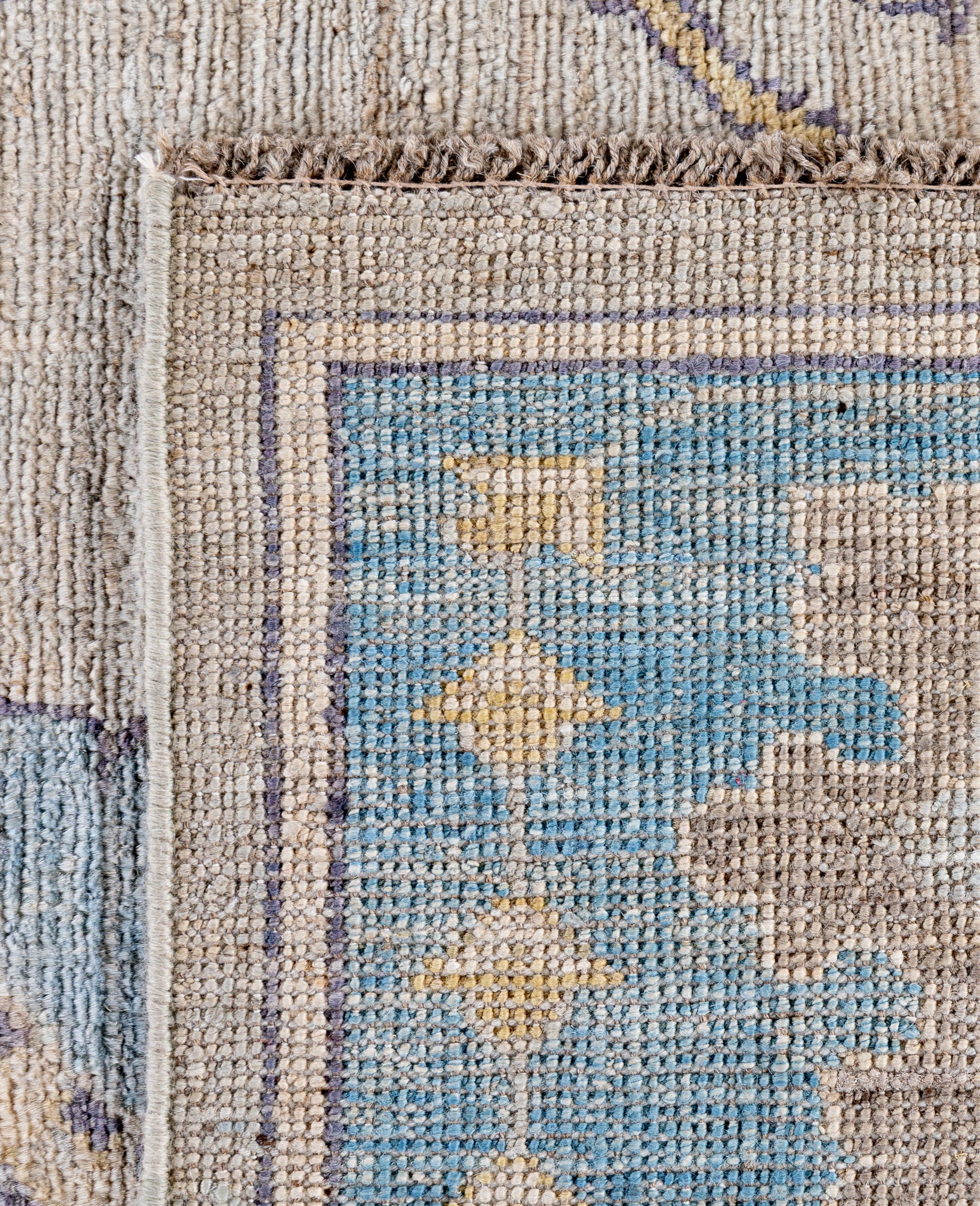 Traditioneller handgeknüpfter Oushak-Wollteppich in Hellgrau, Stammeskunst, 9' 0