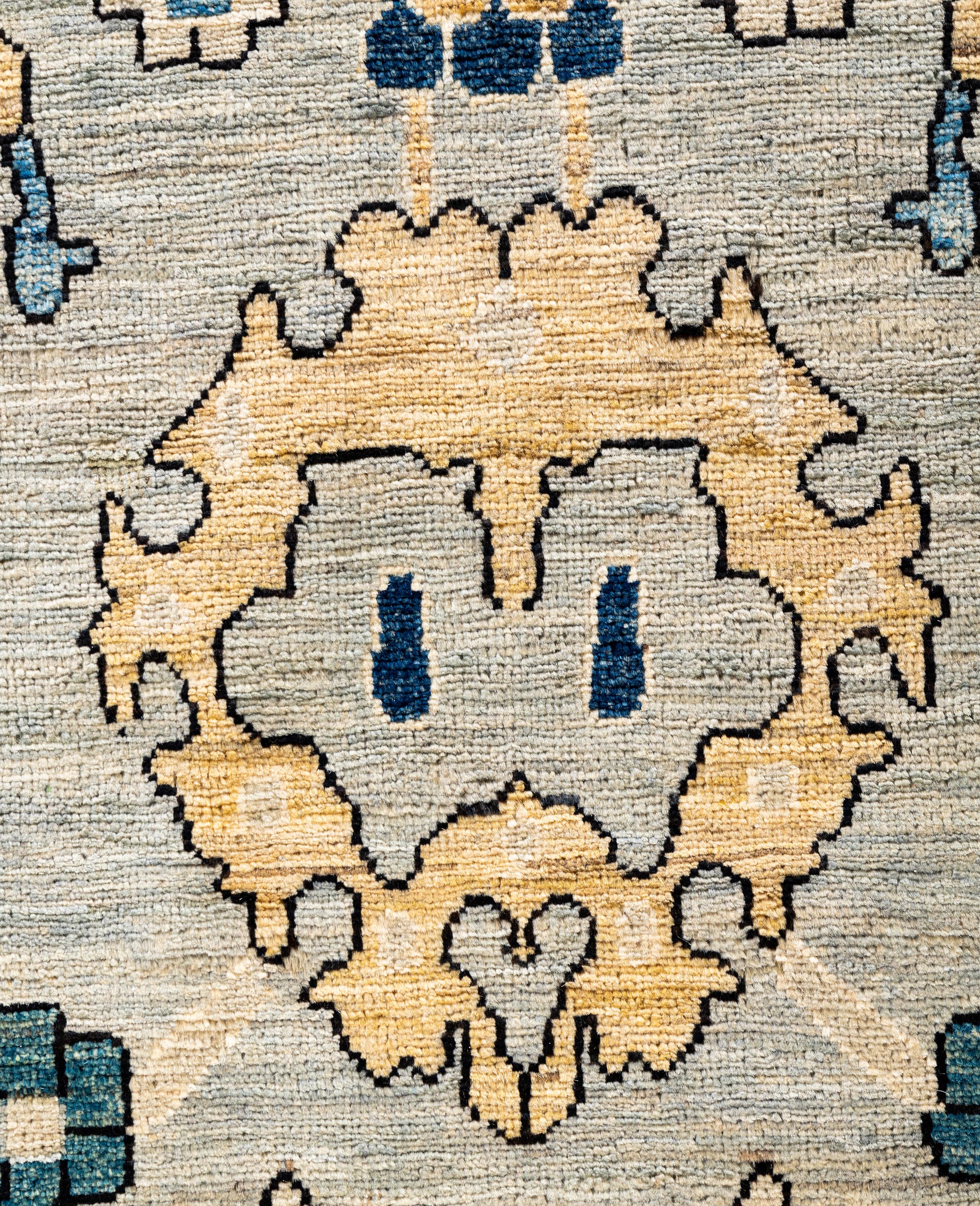 Alfombra Tribal Tradicional Serapi Gris Anudada a Mano 8' 1