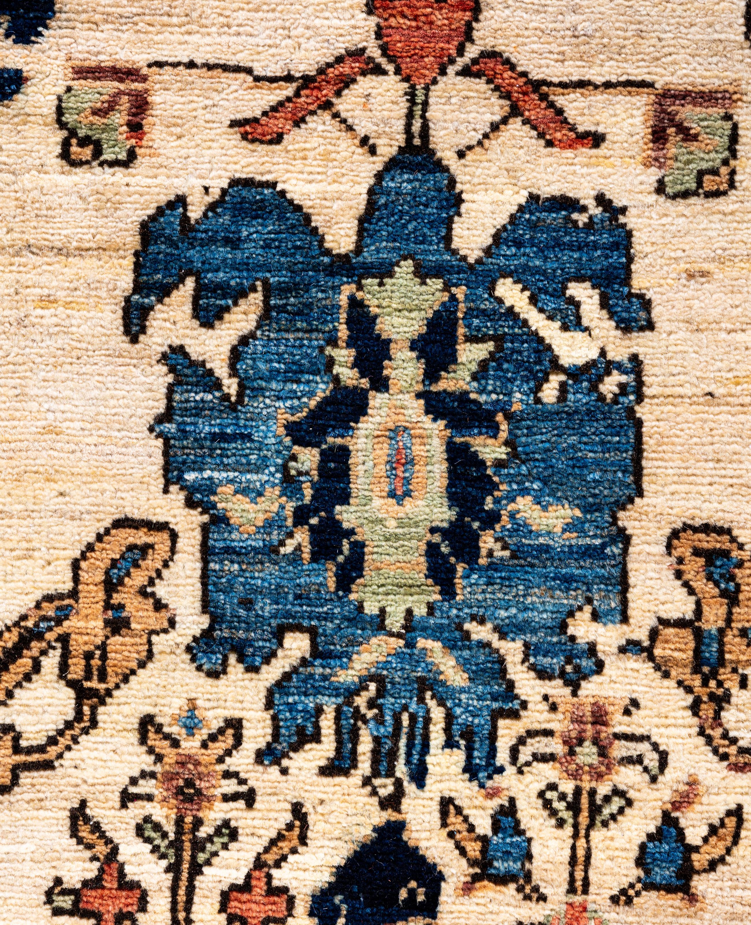 Traditioneller handgeknüpfter elfenbeinfarbener Teppich aus Serapi-Wolle, Stammeskunst, 3' 2