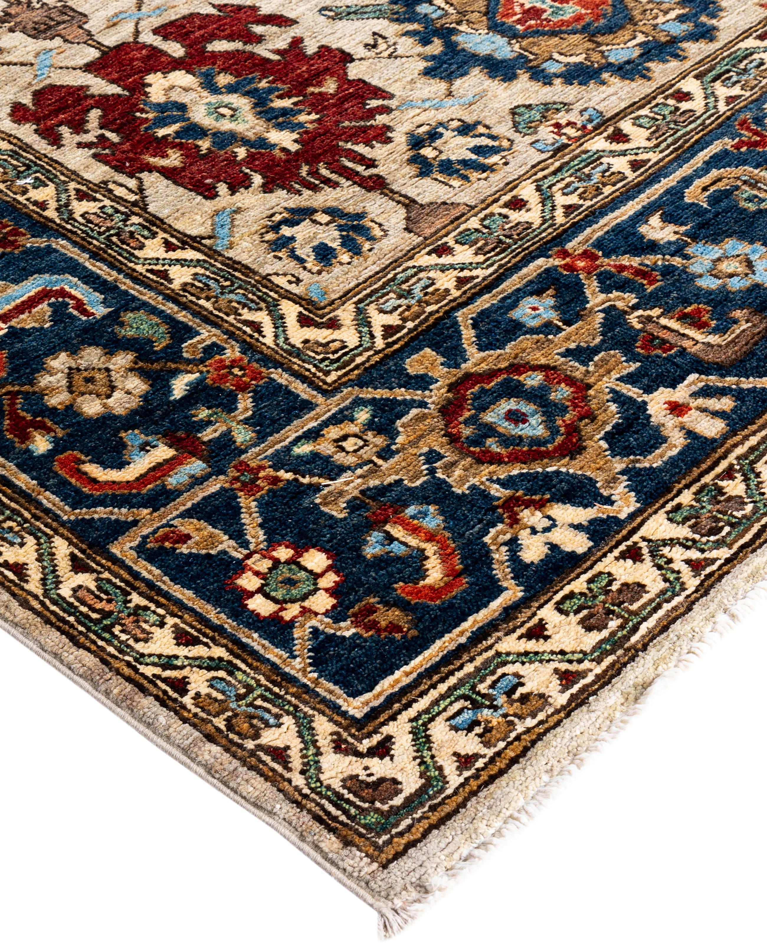 Les tapis Serapi sont connus pour leurs motifs géométriques audacieux et leurs riches couleurs. Ils présentent souvent un médaillon central entouré de motifs complexes. Ils utilisent généralement une palette de couleurs chaudes et terreuses, avec