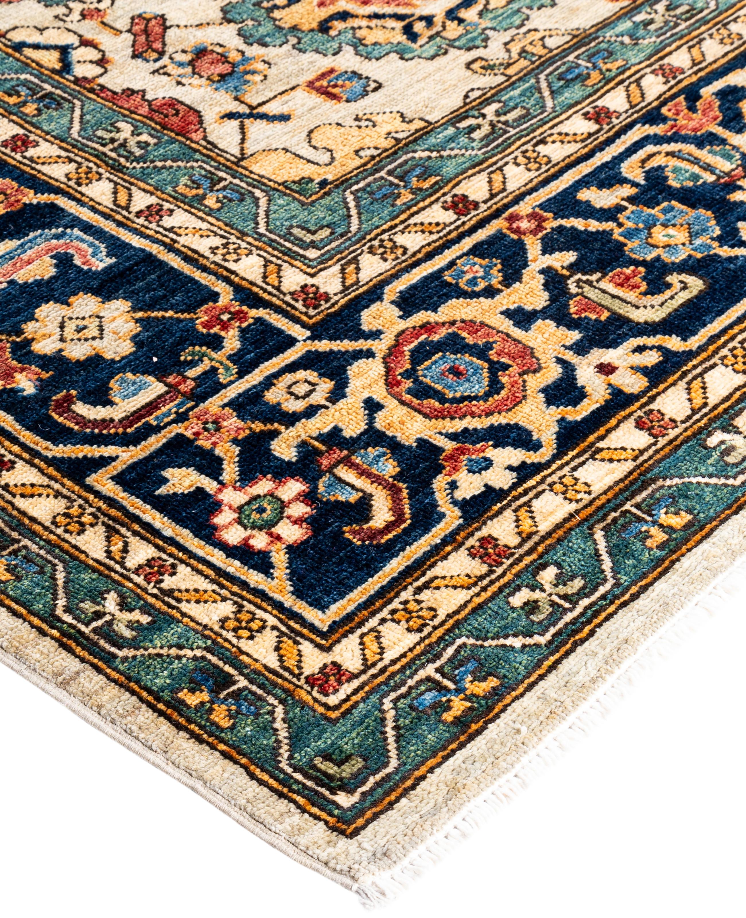 I tappeti Serapi sono noti per i loro audaci disegni geometrici e i colori ricchi, spesso caratterizzati da un medaglione centrale circondato da motivi intricati. In genere utilizzano una tavolozza di colori caldi e terrosi con rossi intensi, blu,