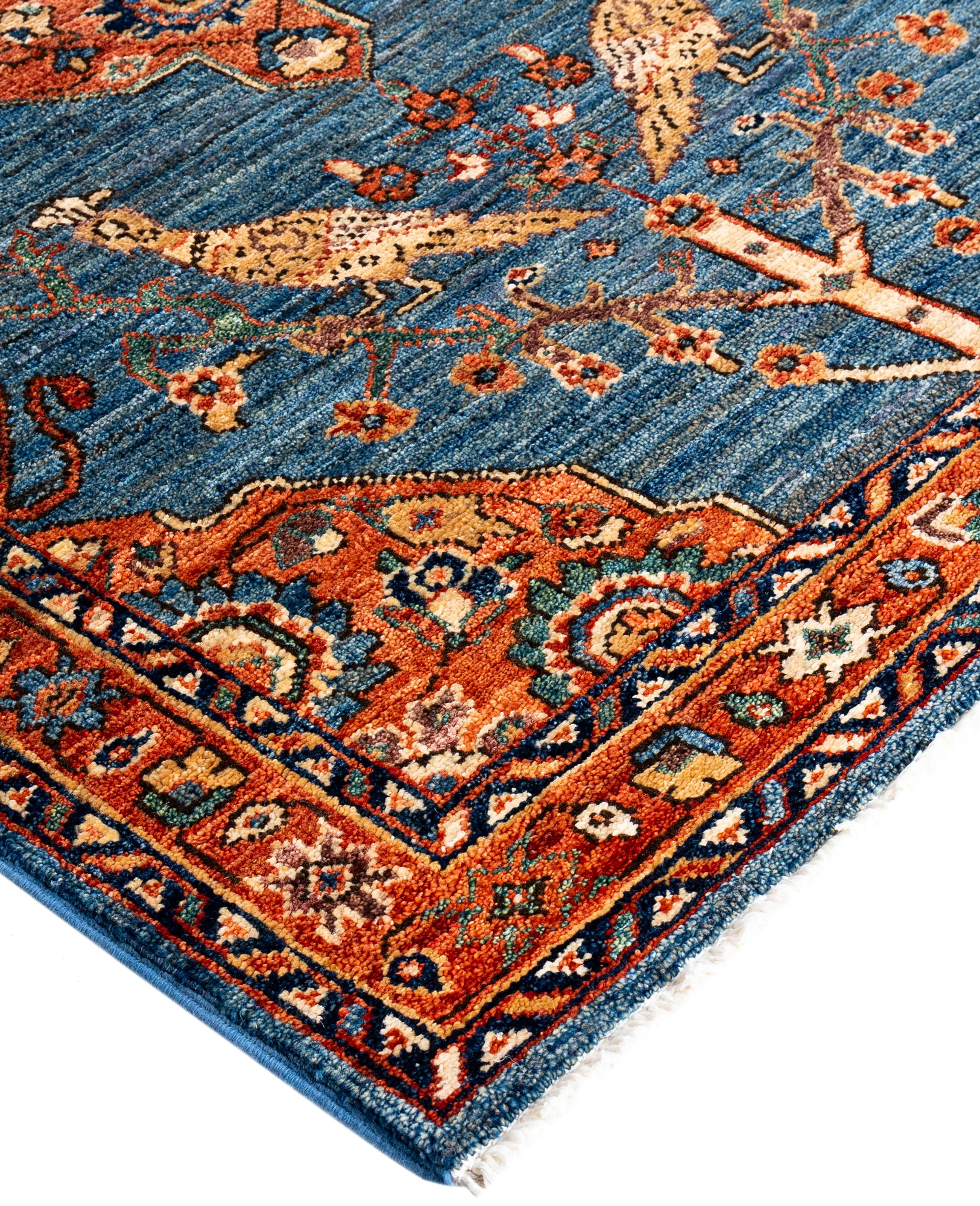 Les tapis Serapi sont connus pour leurs motifs géométriques audacieux et leurs riches couleurs. Ils présentent souvent un médaillon central entouré de motifs complexes. Ils utilisent généralement une palette de couleurs chaudes et terreuses, avec