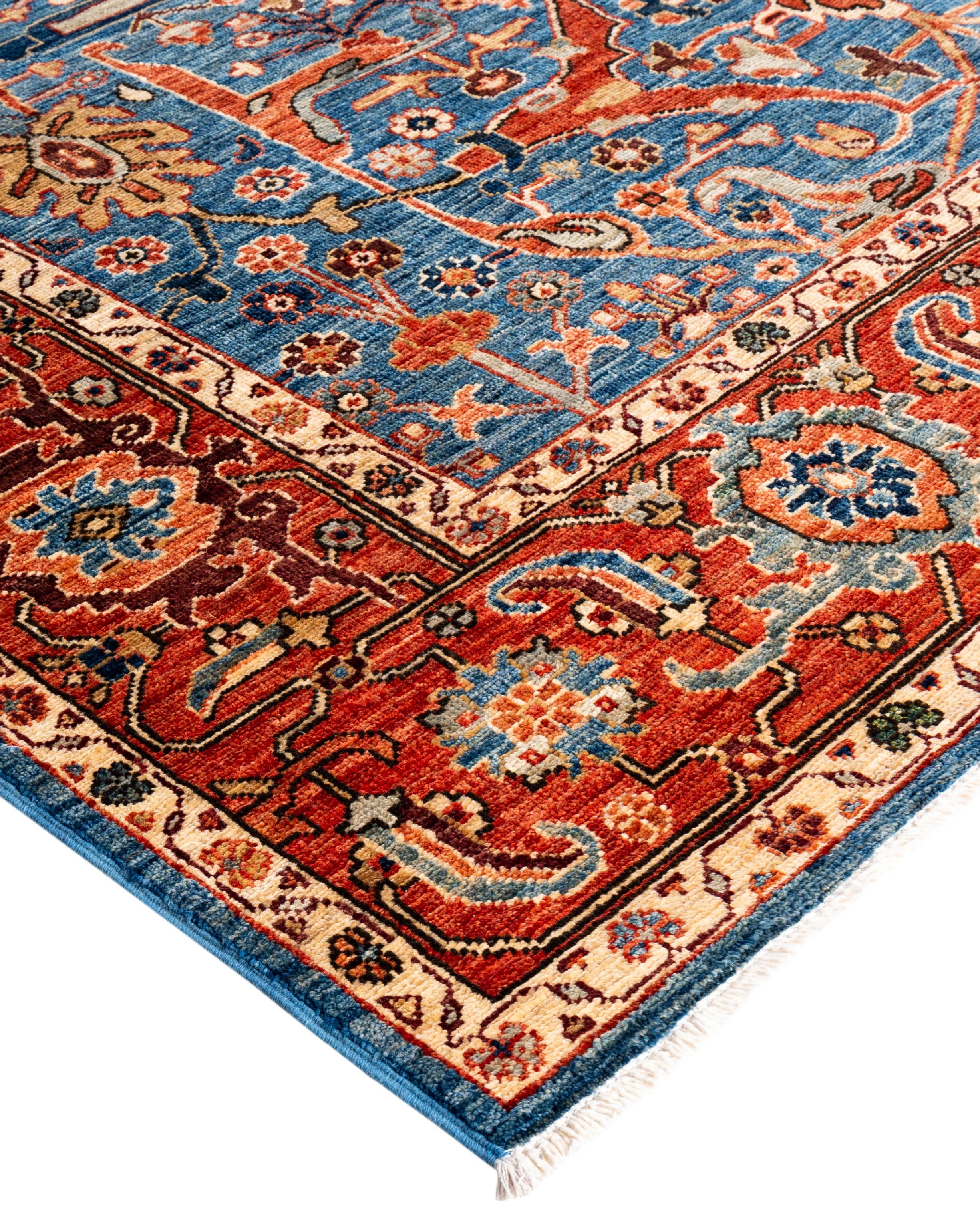 Les tapis Serapi sont connus pour leurs motifs géométriques audacieux et leurs riches couleurs. Ils présentent souvent un médaillon central entouré de motifs complexes. Ils utilisent généralement une palette de couleurs chaudes et terreuses, avec
