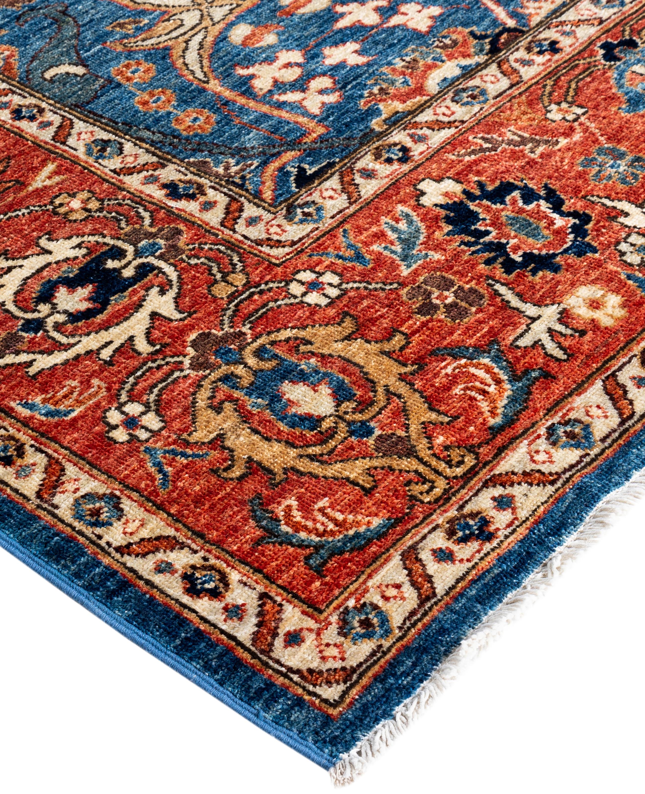 Les tapis Serapi sont connus pour leurs motifs géométriques audacieux et leurs riches couleurs. Ils présentent souvent un médaillon central entouré de motifs complexes. Ils utilisent généralement une palette de couleurs chaudes et terreuses, avec