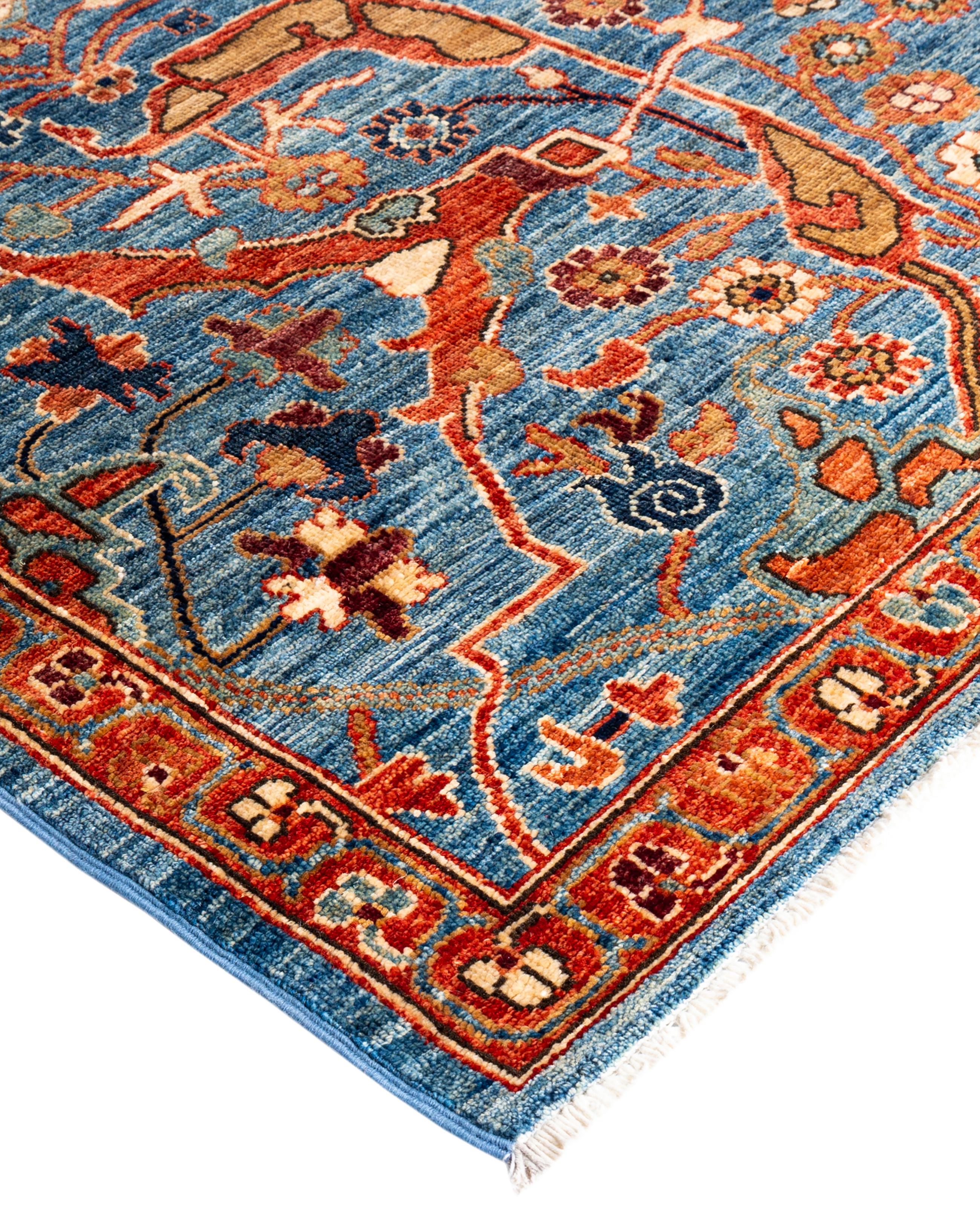 Les tapis Serapi sont connus pour leurs motifs géométriques audacieux et leurs riches couleurs. Ils présentent souvent un médaillon central entouré de motifs complexes. Ils utilisent généralement une palette de couleurs chaudes et terreuses, avec