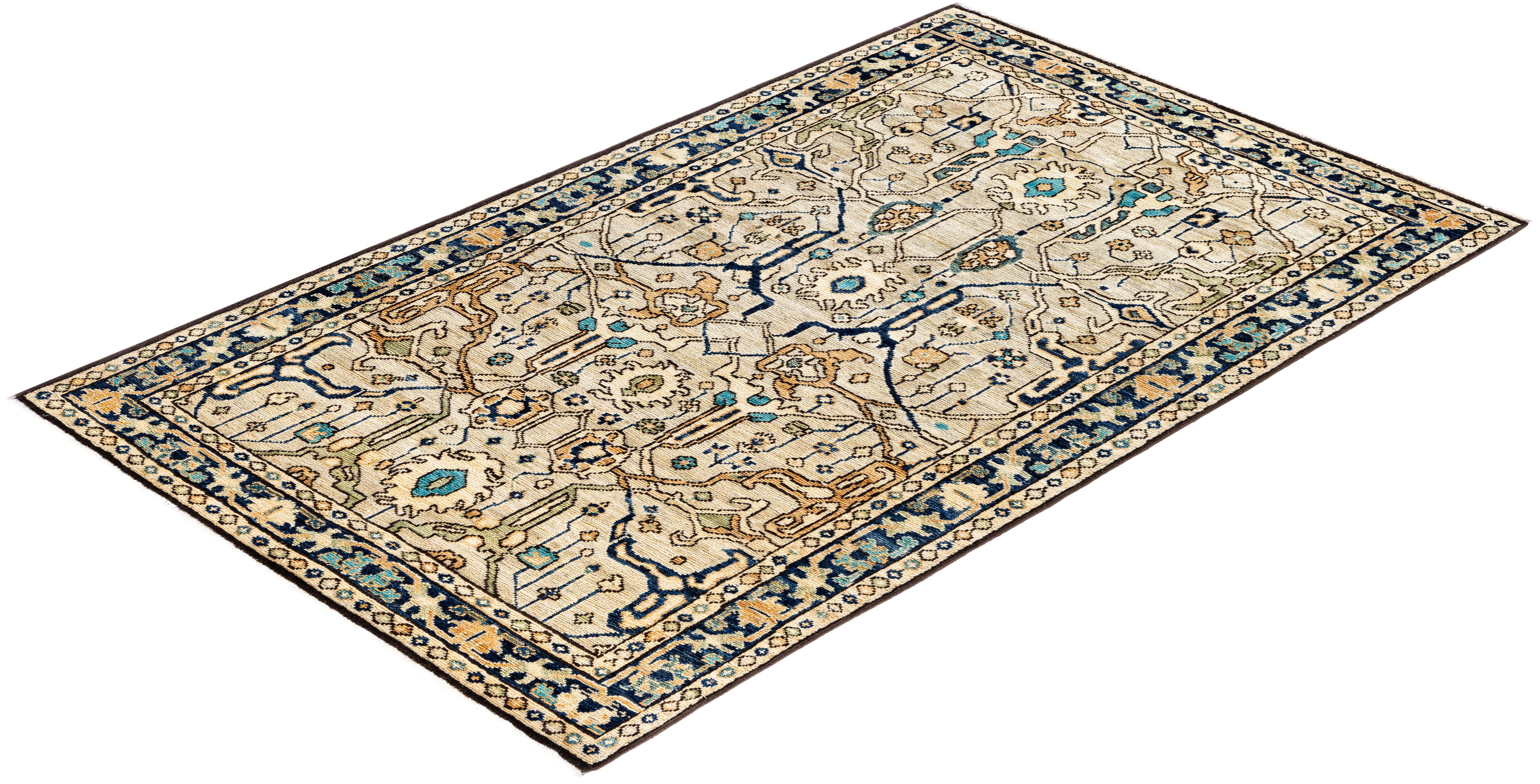 Traditioneller handgeknüpfter Teppich aus Serapi-Wolle in Hellgrau mit Stammesmotiven, 3' 1