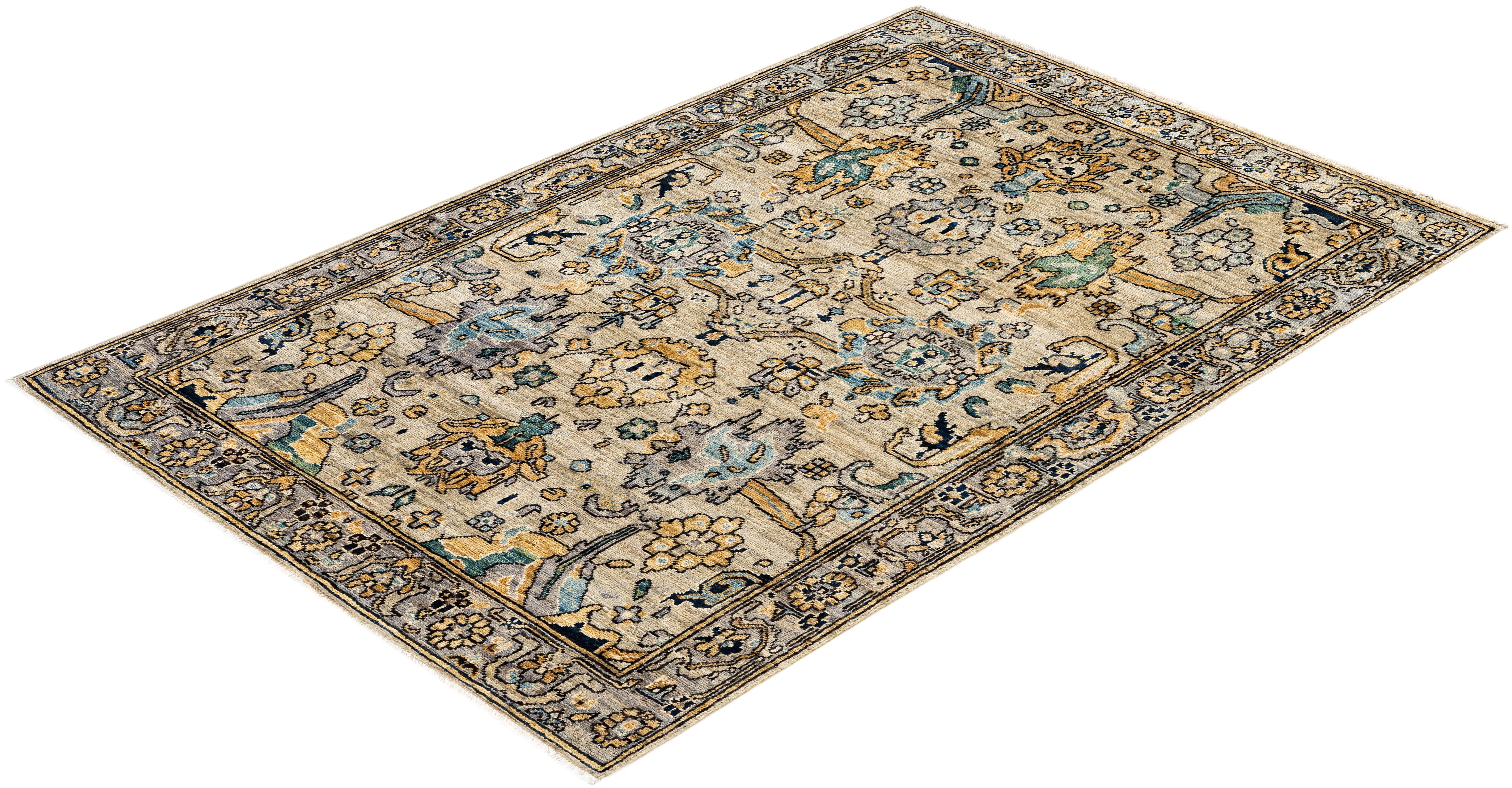 Traditioneller handgeknüpfter Teppich aus Serapi-Wolle in Hellgrau mit Stammesmotiven, 3' 11