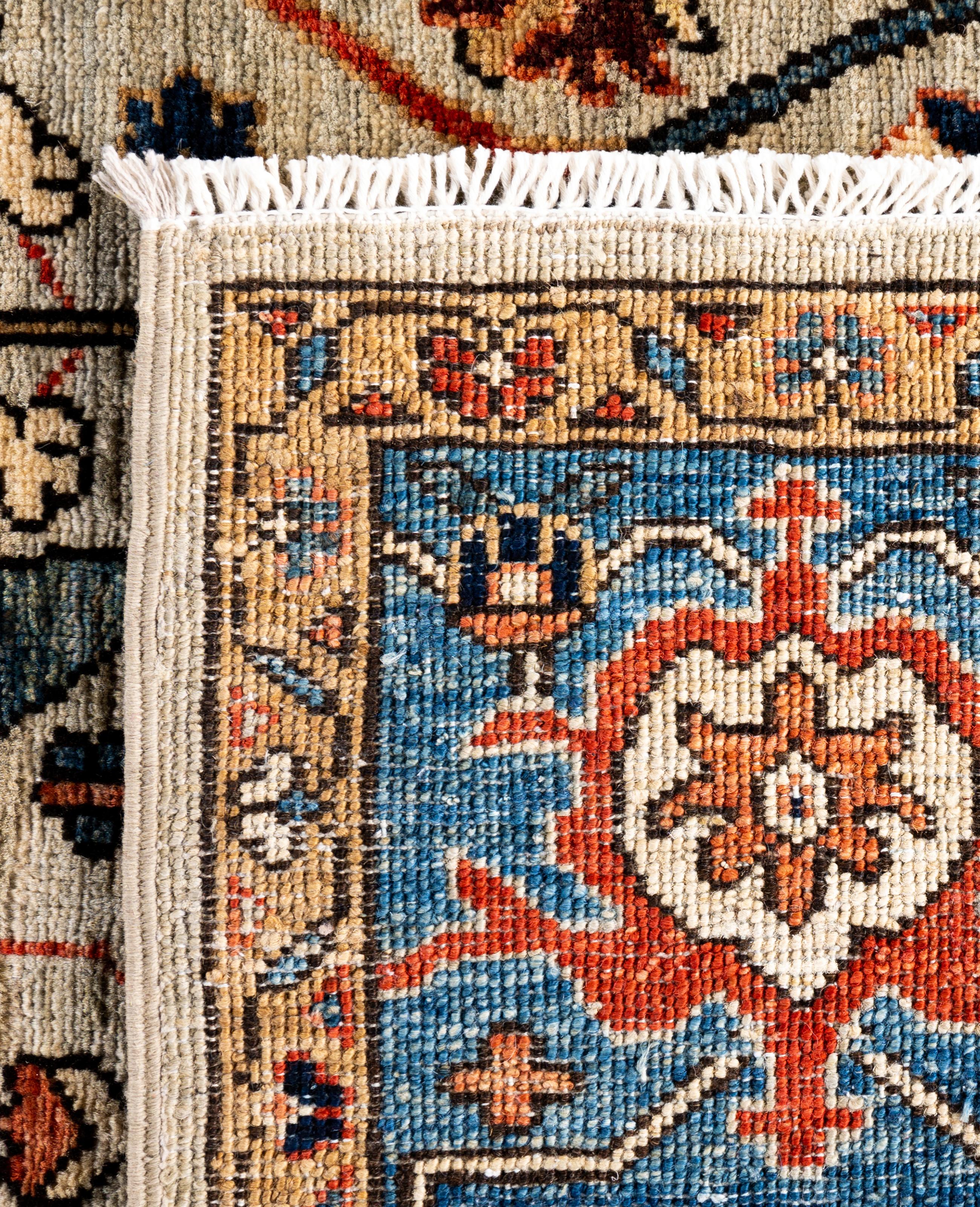 Traditioneller handgeknüpfter Teppich aus Serapi-Wolle in Hellgrau, Stammeskunst, 6' 1
