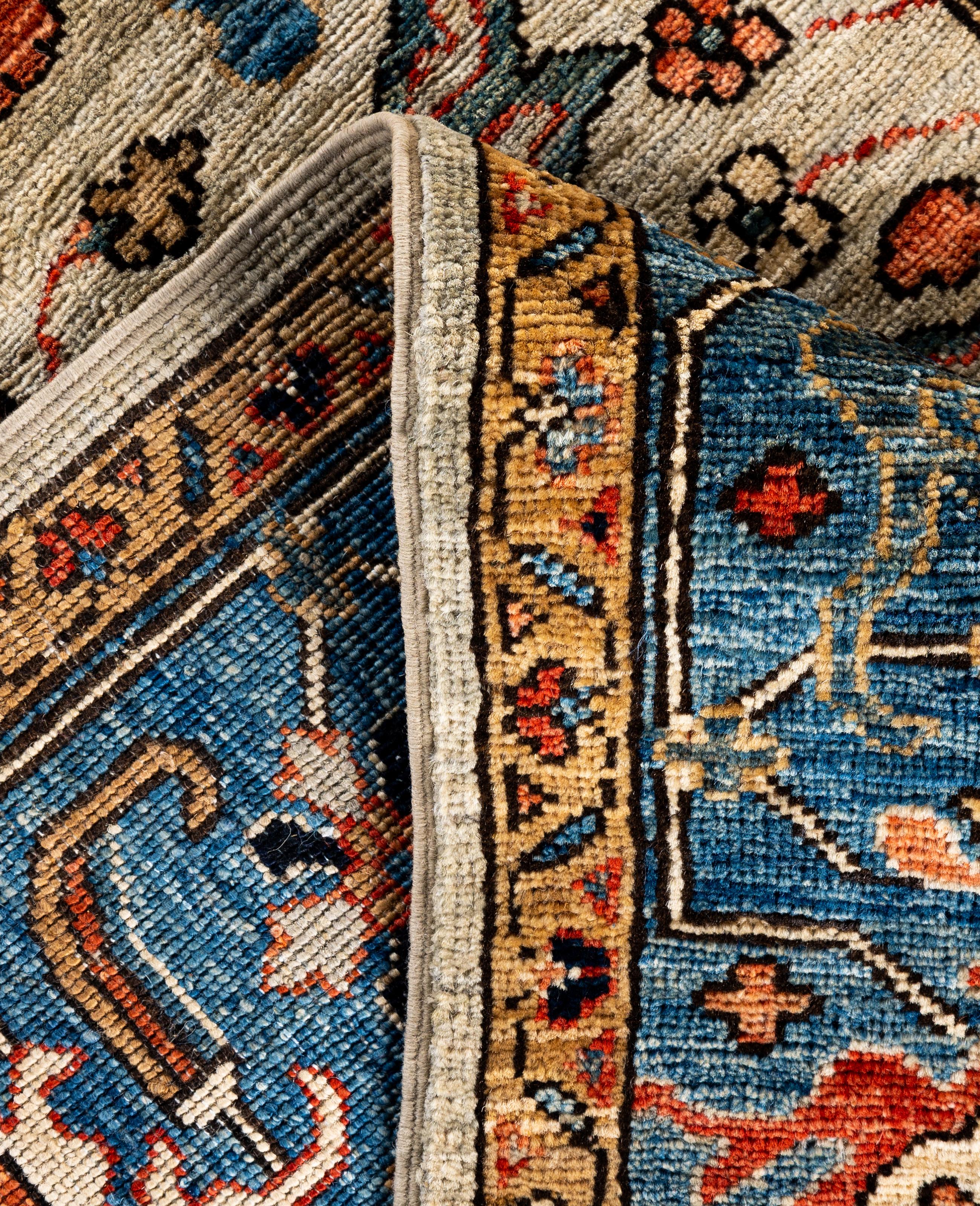 Traditioneller handgeknüpfter Teppich aus Serapi-Wolle in Hellgrau, Stammeskunst, 6' 1