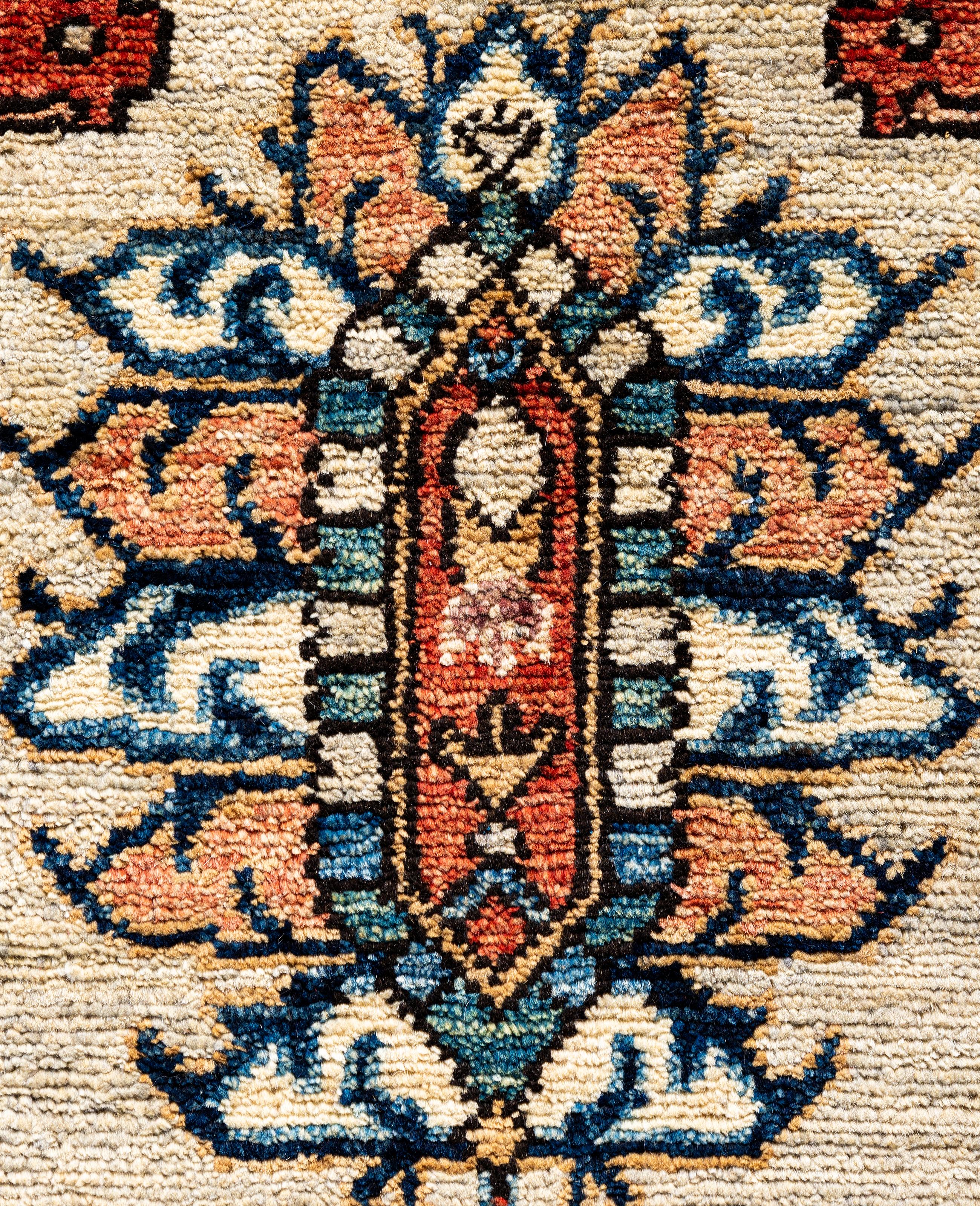 Traditioneller handgeknüpfter Teppich aus Serapi-Wolle in Hellgrau, Stammeskunst, 6' 2
