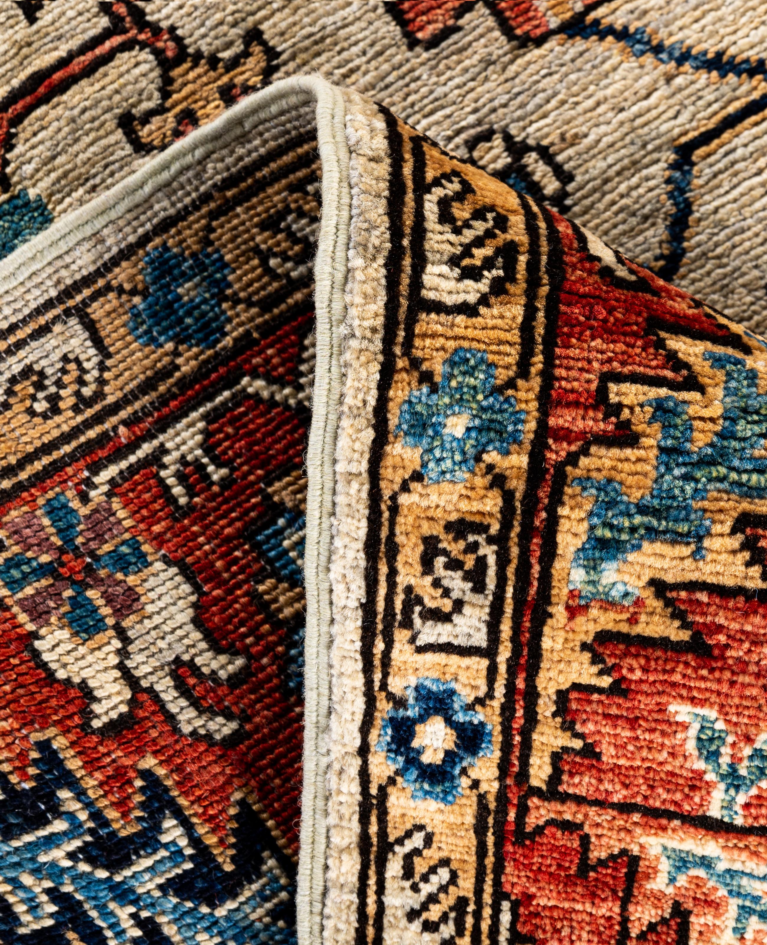 Traditioneller handgeknüpfter Teppich aus Serapi-Wolle in Hellgrau, Stammeskunst, 6' 2