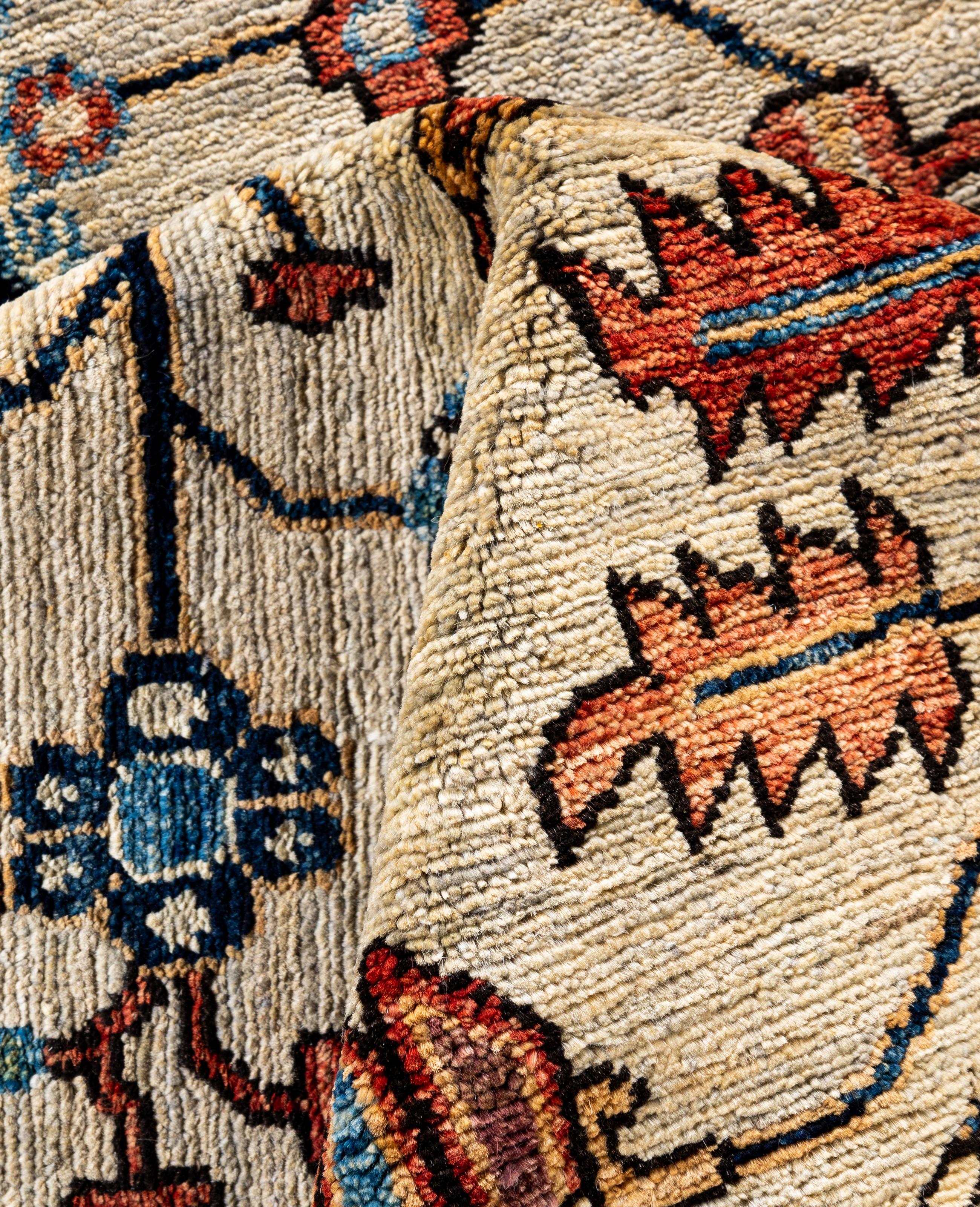 Traditioneller handgeknüpfter Teppich aus Serapi-Wolle in Hellgrau, Stammeskunst, 6' 2