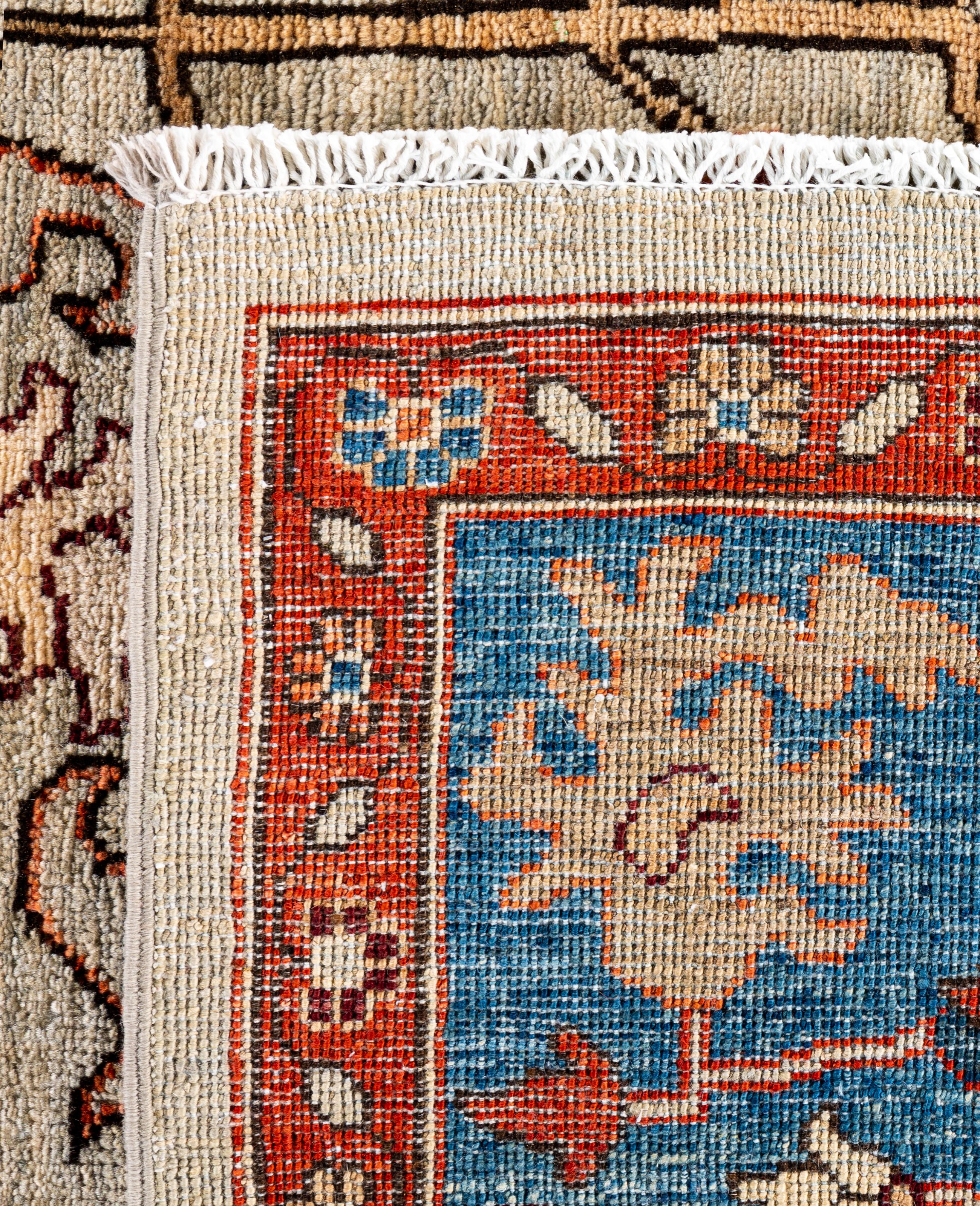 Traditioneller handgeknüpfter Teppich aus Serapi-Wolle in Hellgrau, Stammeskunst, 8' 0