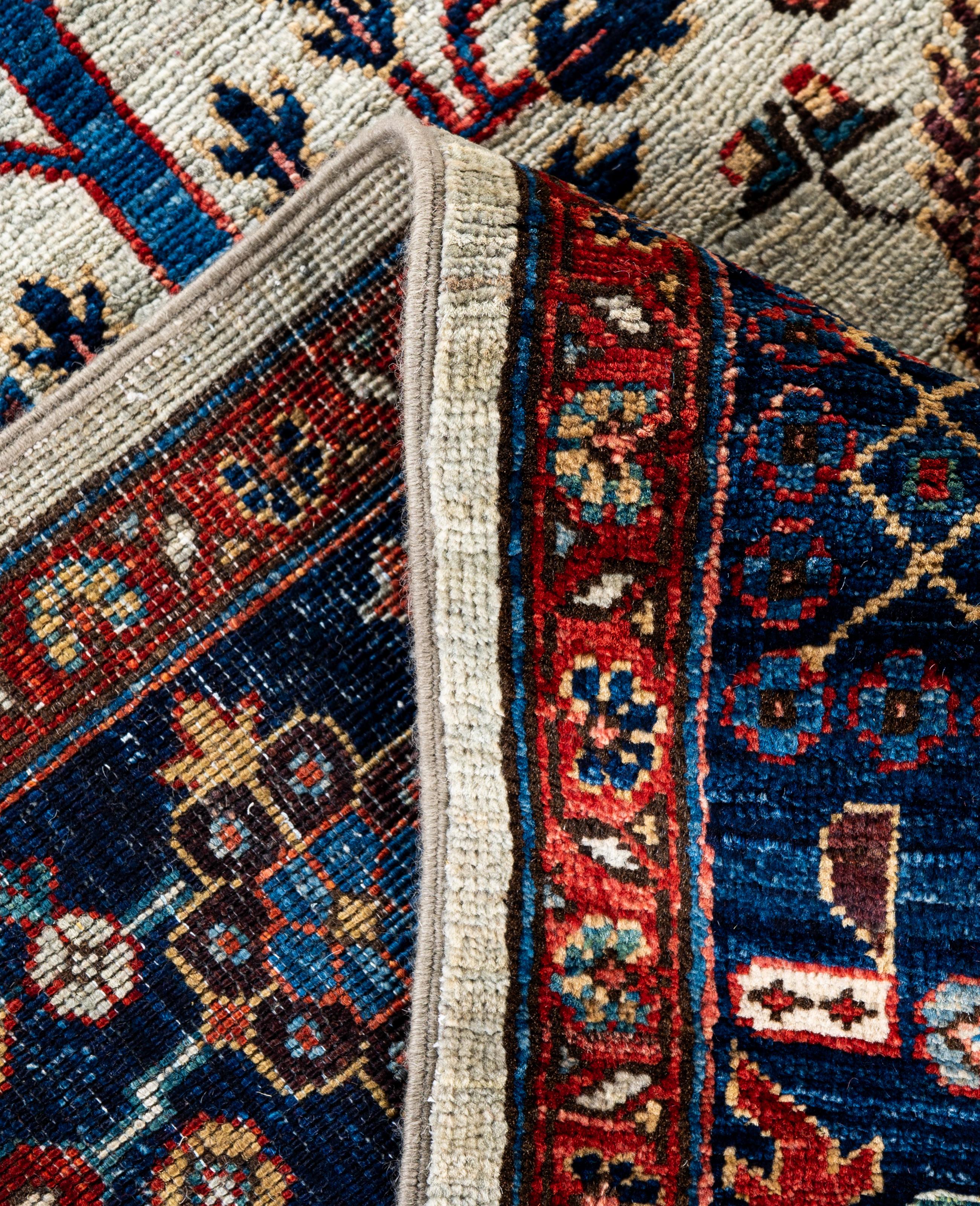 Traditioneller handgeknüpfter Teppich aus Serapi-Wolle in Hellgrau, Stammeskunst, 8' 0