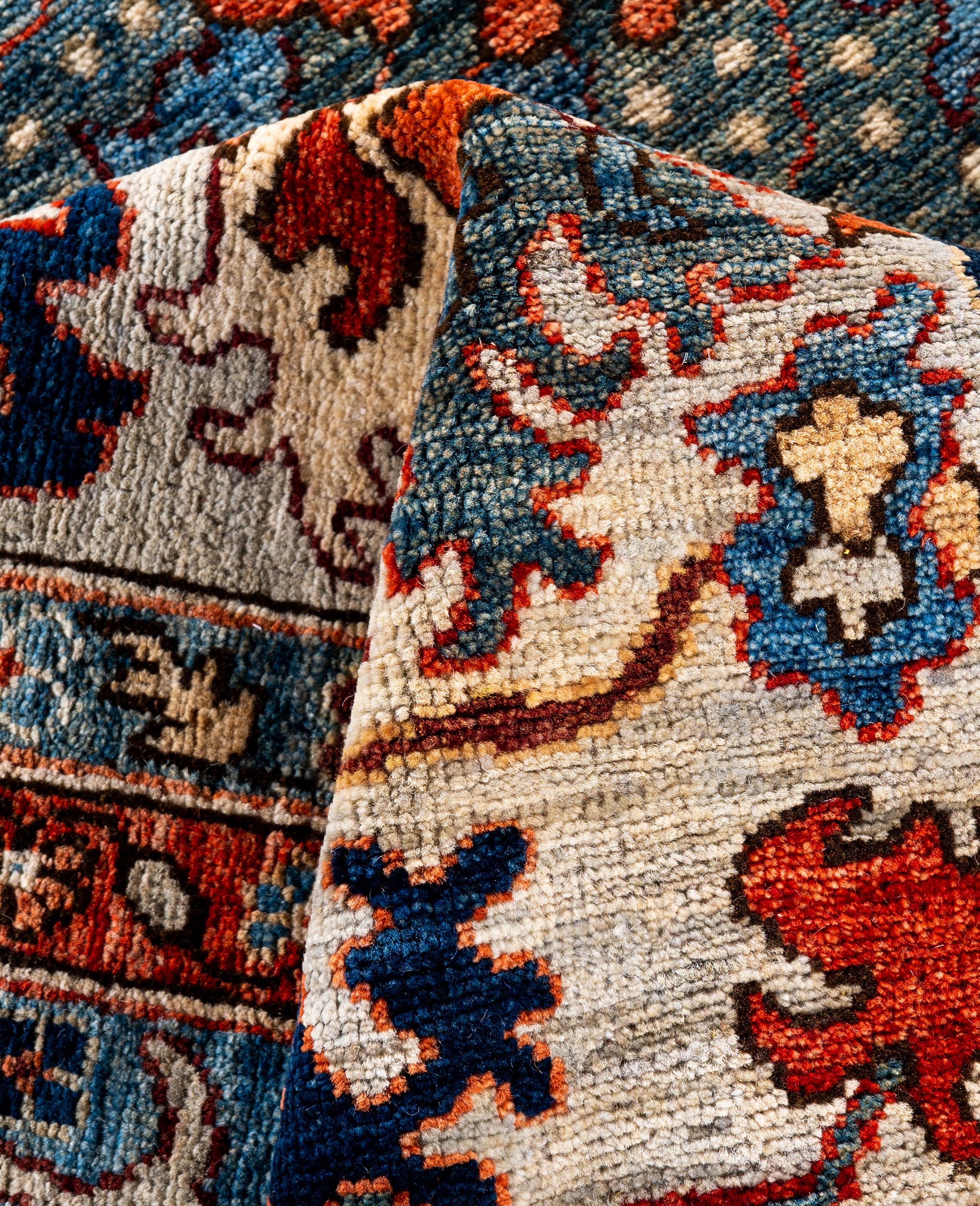 Traditioneller handgeknüpfter Teppich aus Serapi-Wolle in Hellgrau, Stammeskunst, 8' 11