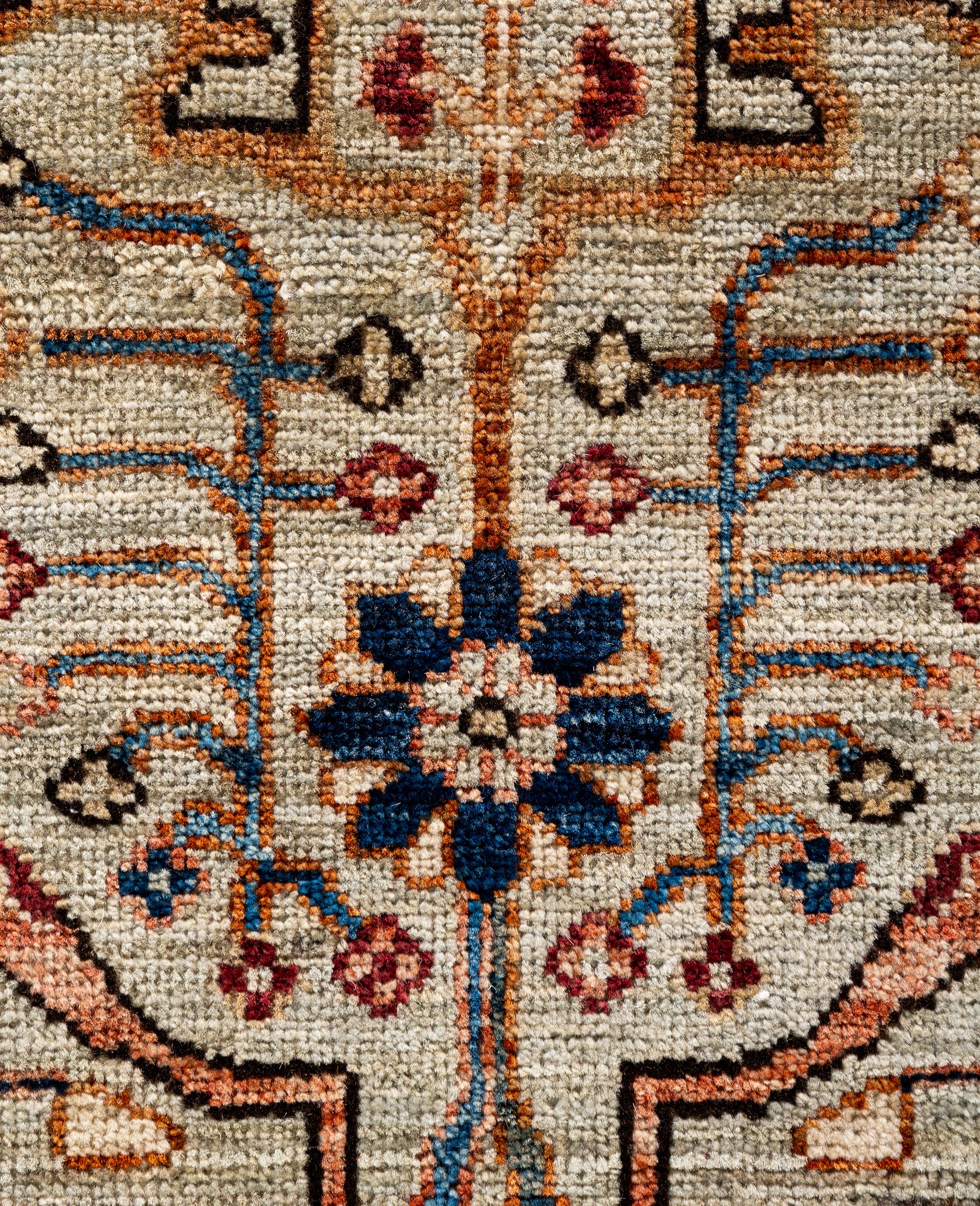 Traditioneller handgeknüpfter Teppich aus Serapi-Wolle in Hellgrau, Stammeskunst, 8' 11